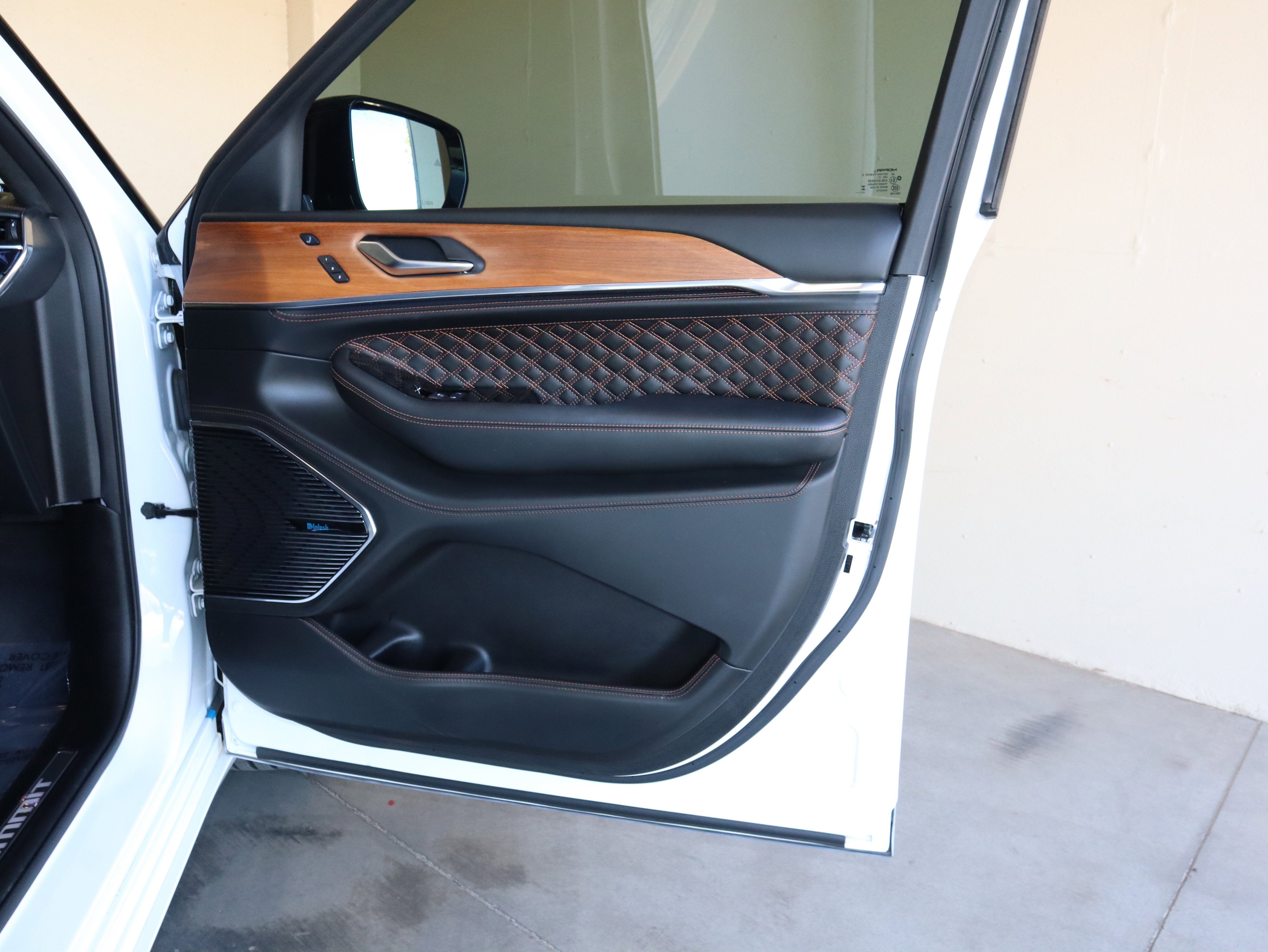 2023 Jeep Grand Cherokee Summit