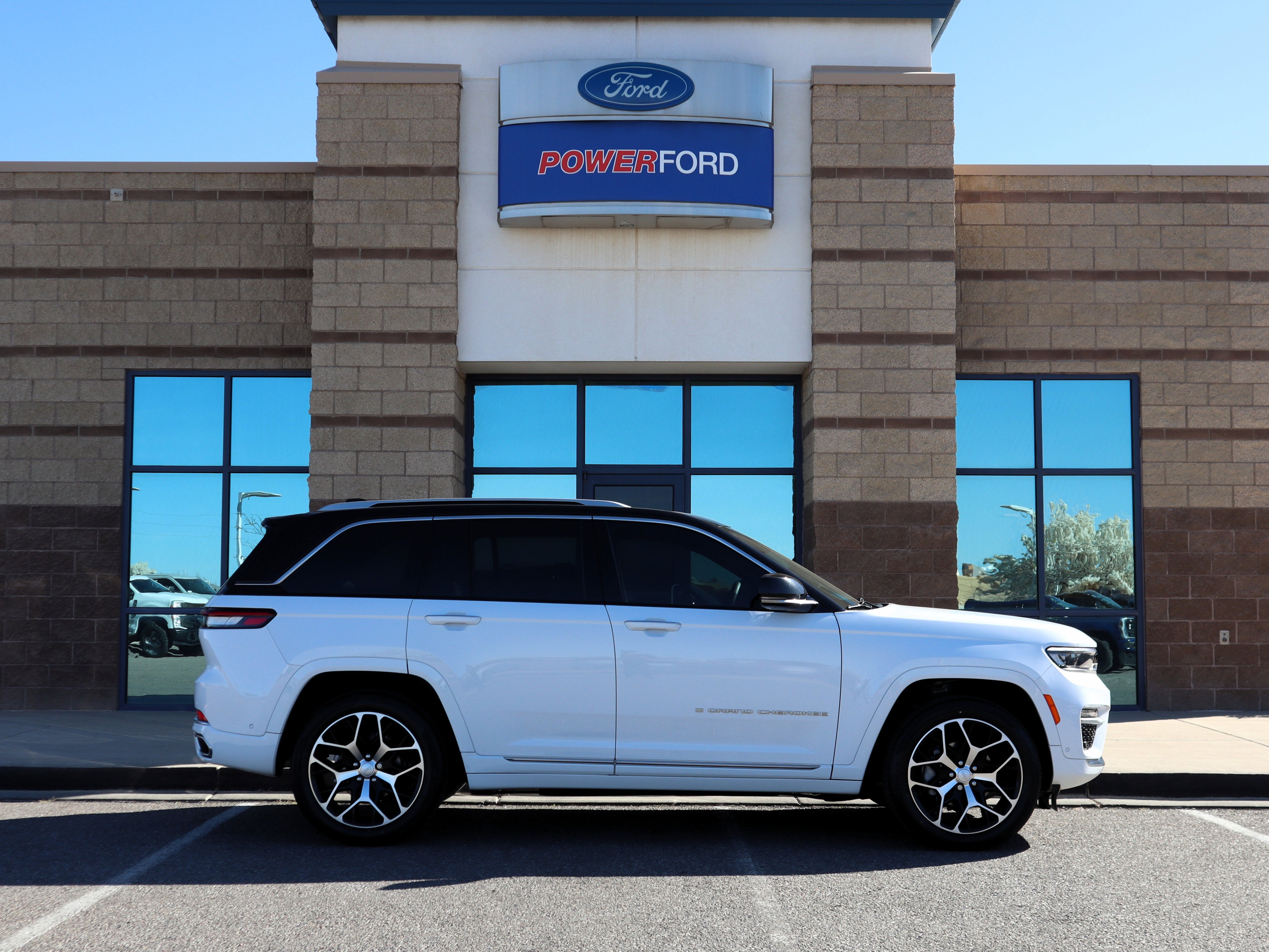 2023 Jeep Grand Cherokee Summit