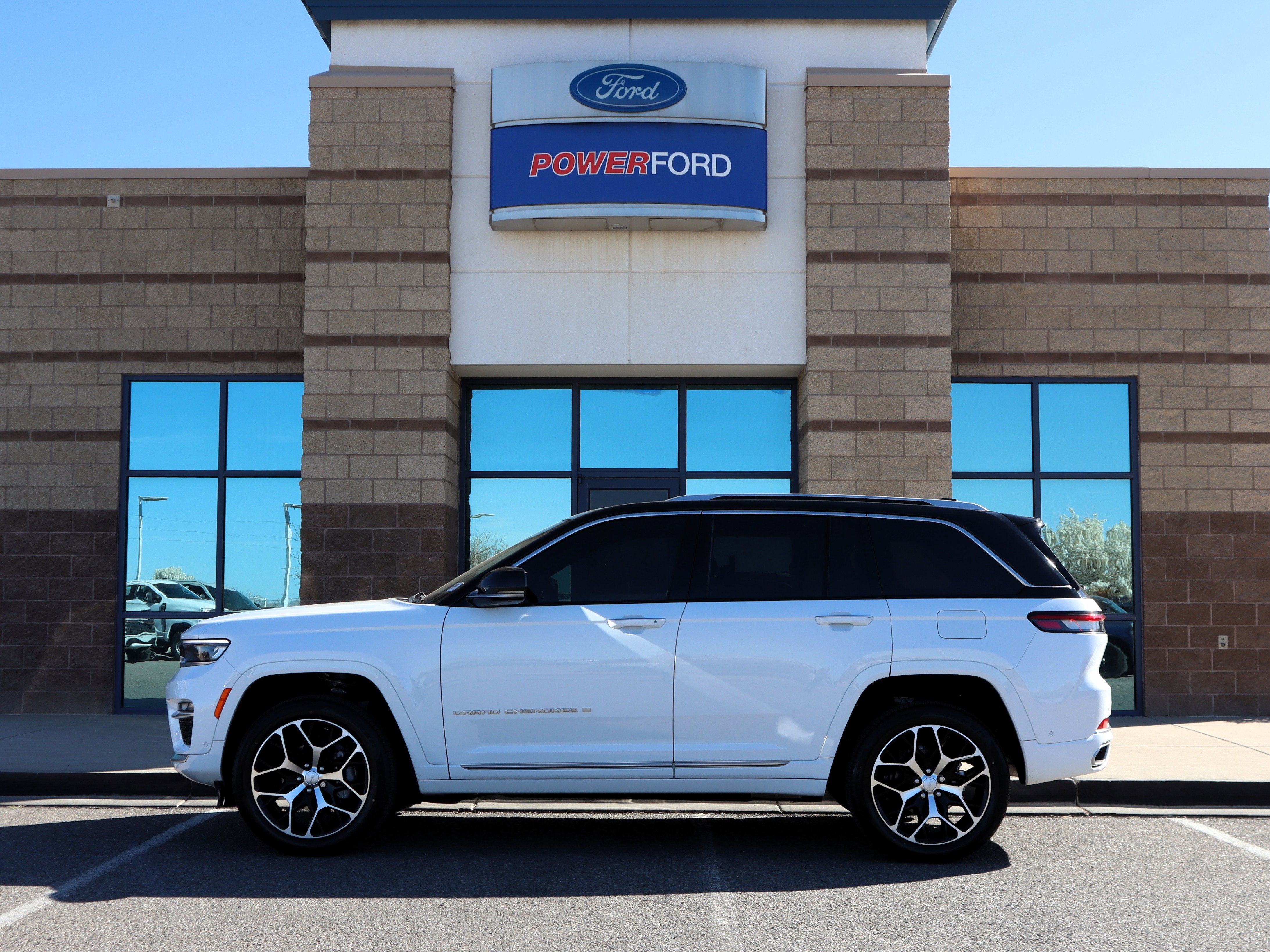 2023 Jeep Grand Cherokee Summit