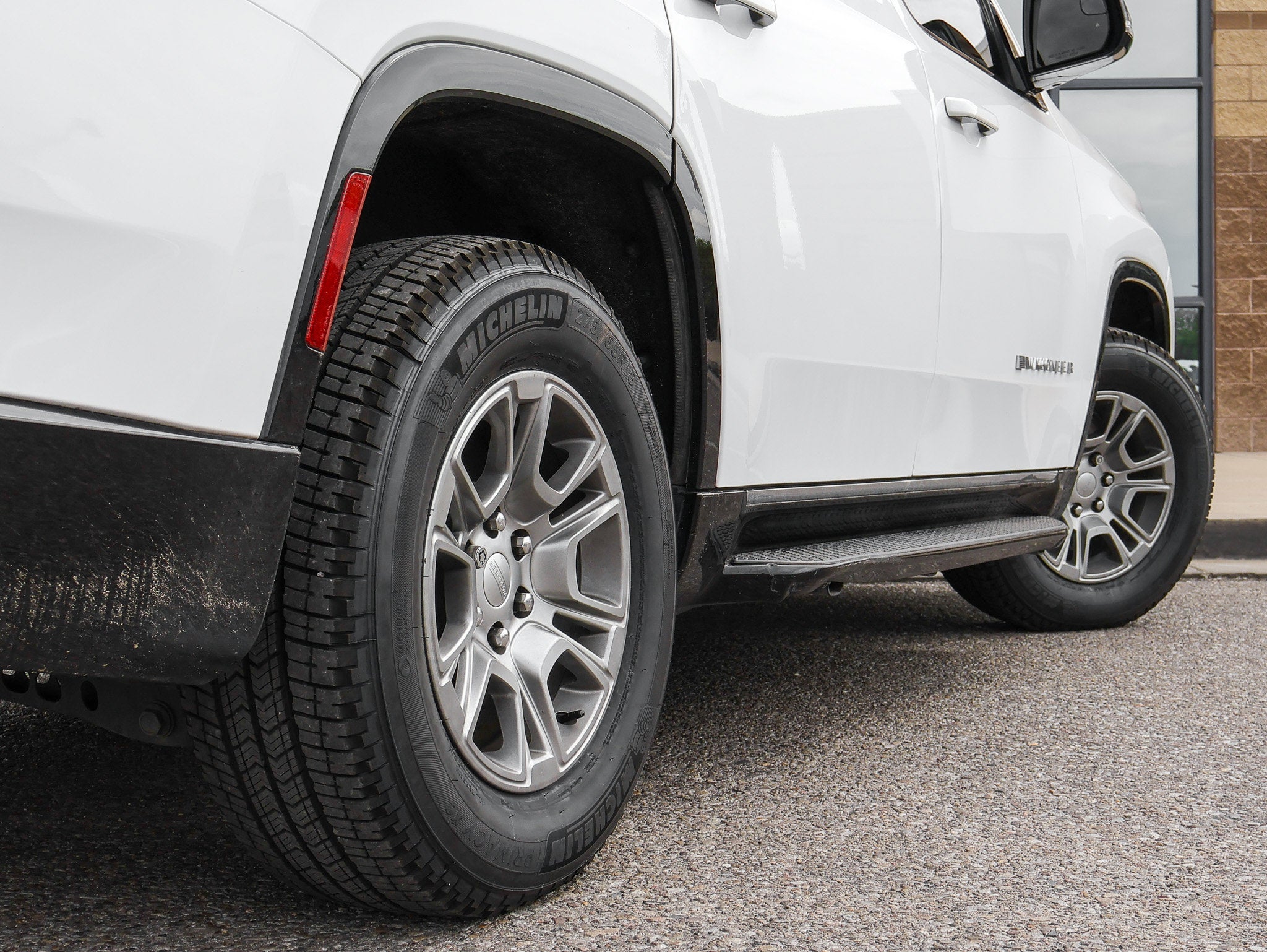 2024 Jeep Wagoneer Base