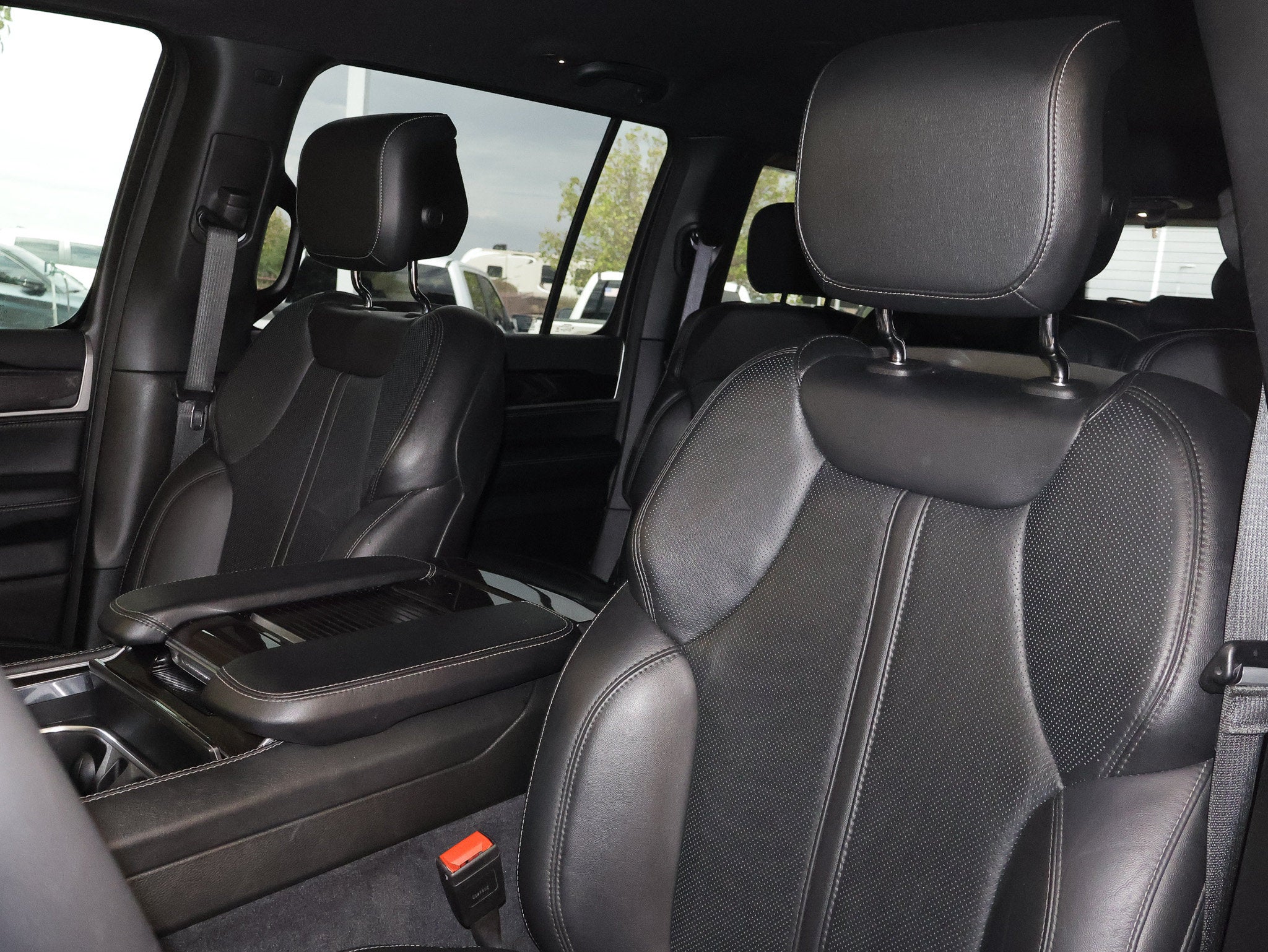 2024 Jeep Wagoneer Base