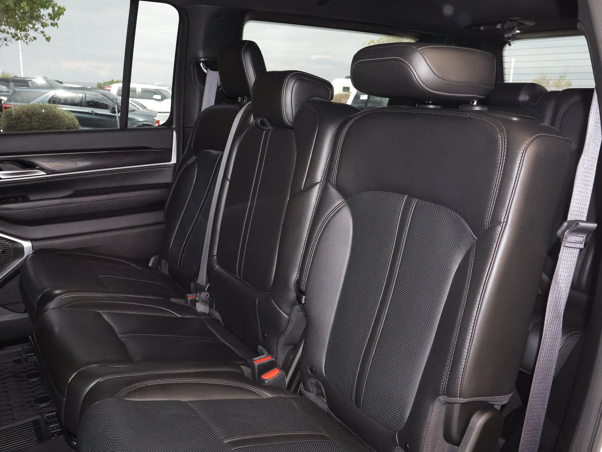 2024 Jeep Wagoneer Base