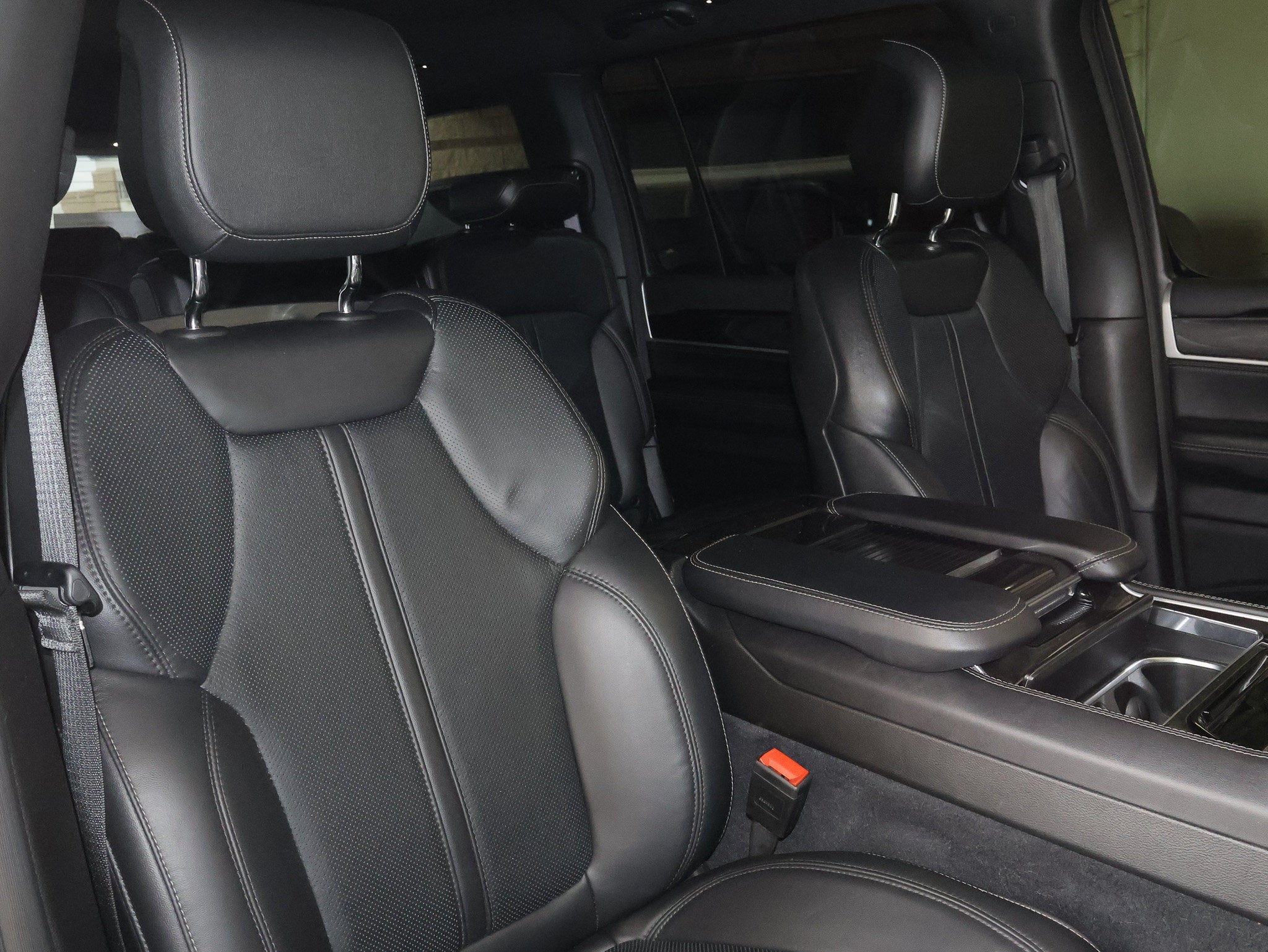2024 Jeep Wagoneer Base