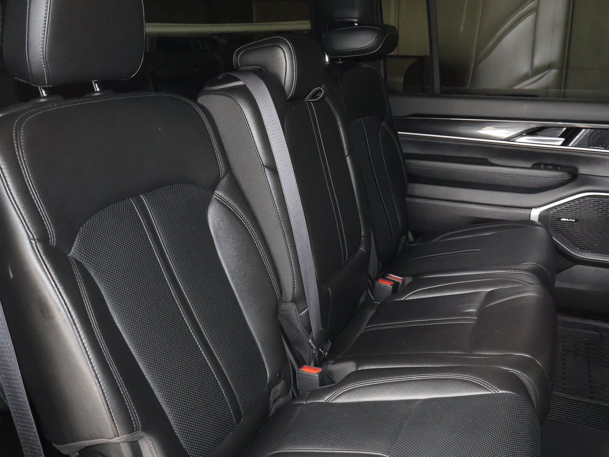 2024 Jeep Wagoneer Base