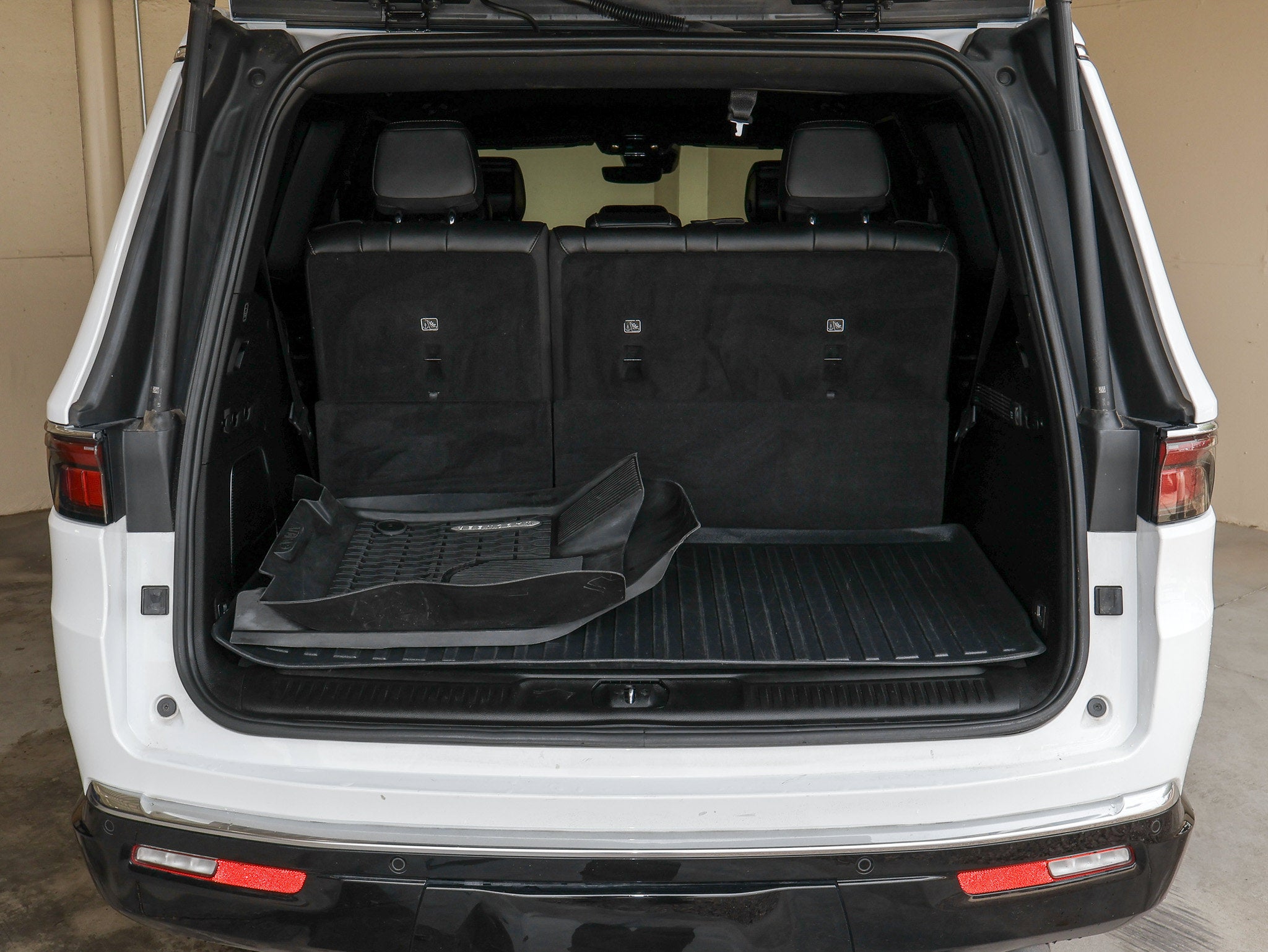 2024 Jeep Wagoneer Base