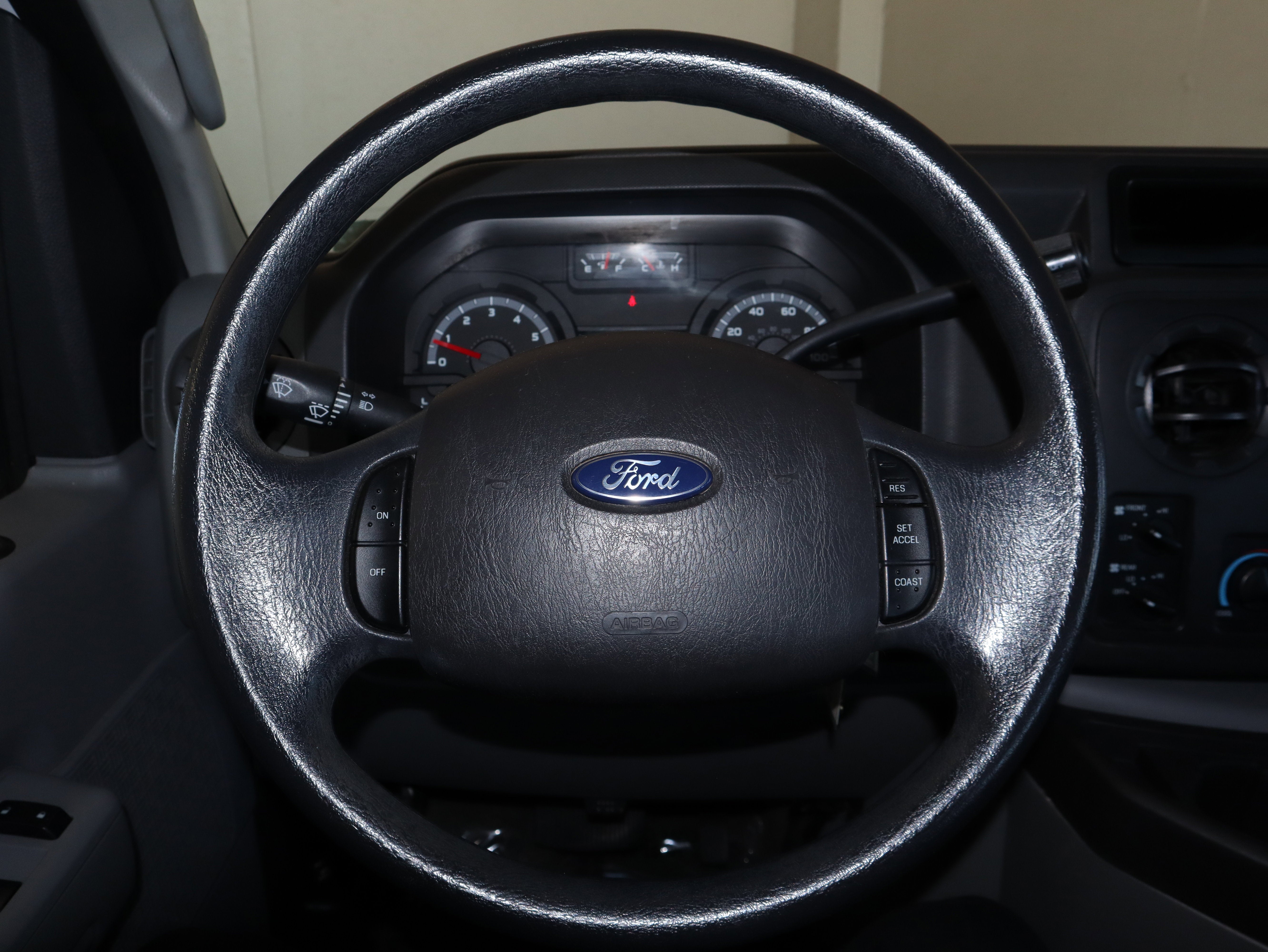 2013 Ford E-350SD XLT