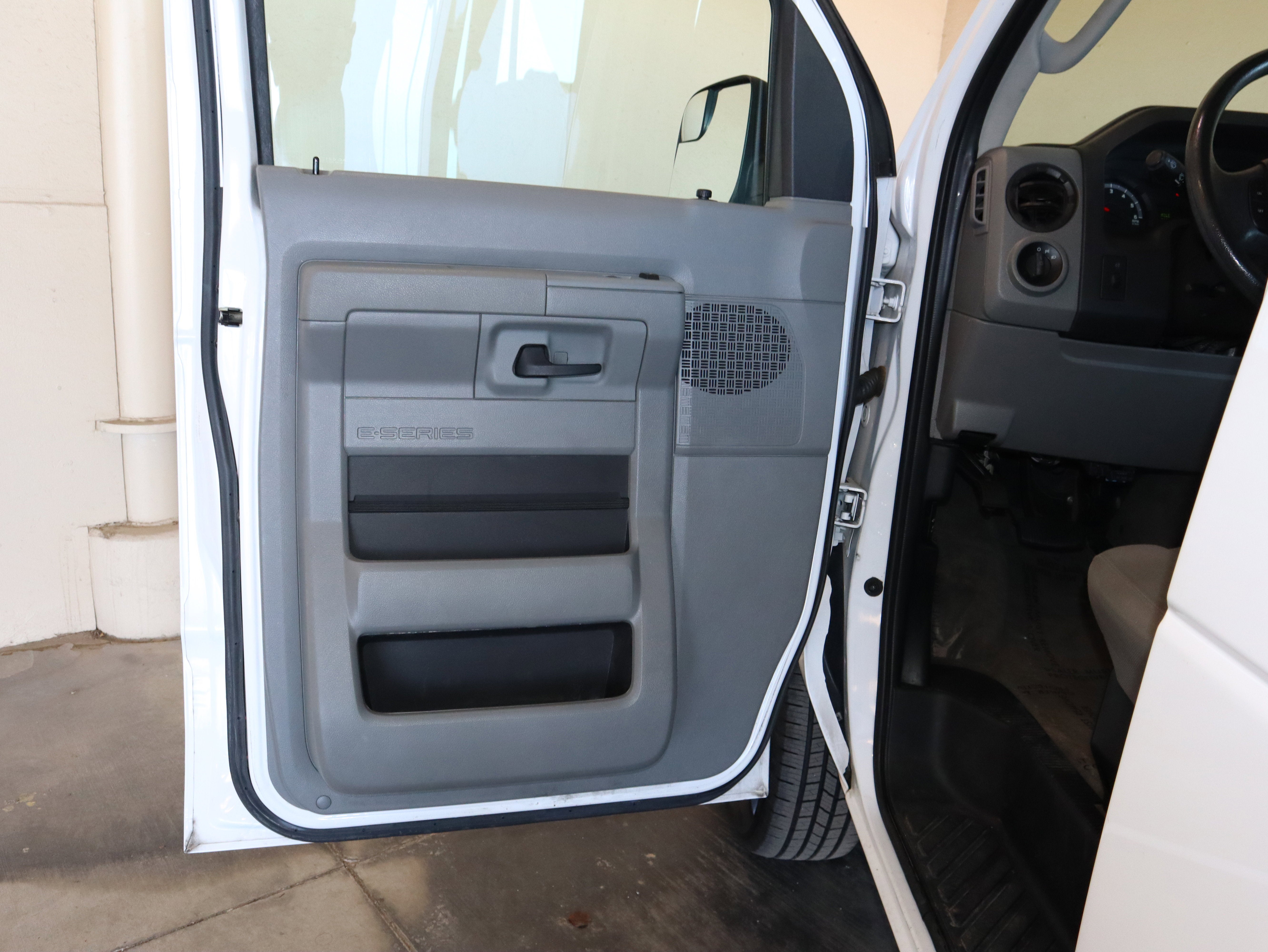 2013 Ford E-350SD XLT