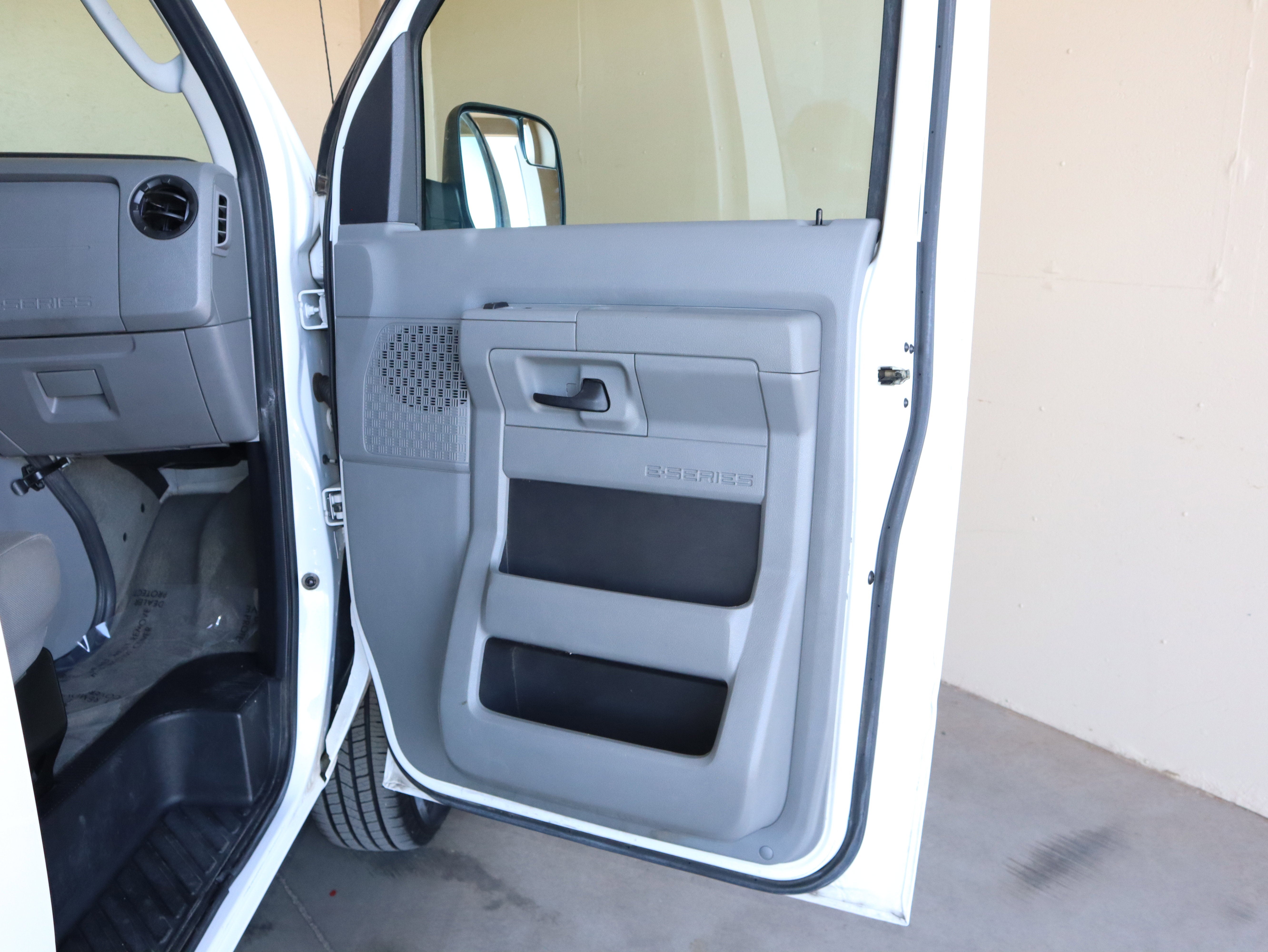 2013 Ford E-350SD XLT