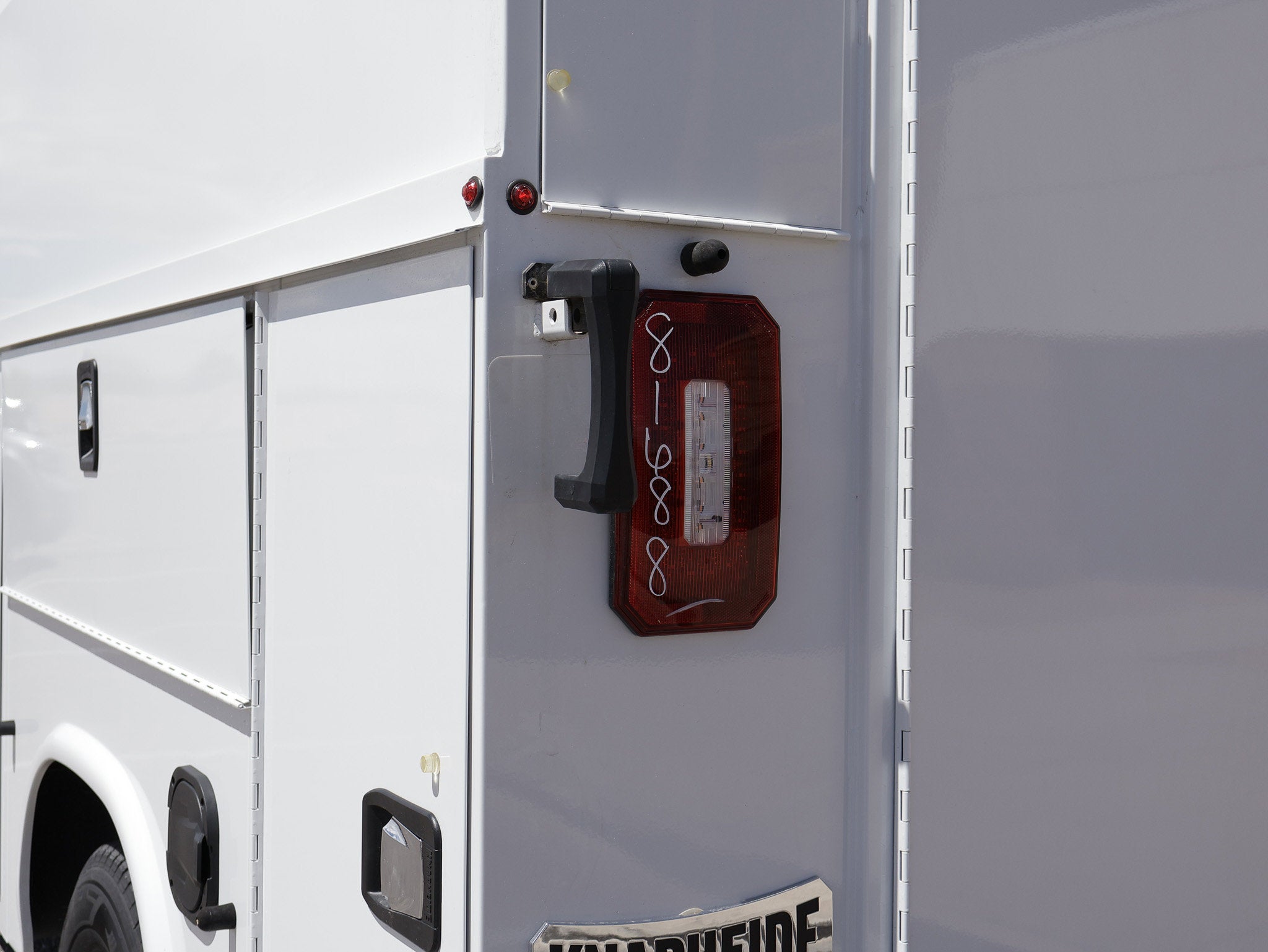 2025 Ford E-350SD Base Cutaway