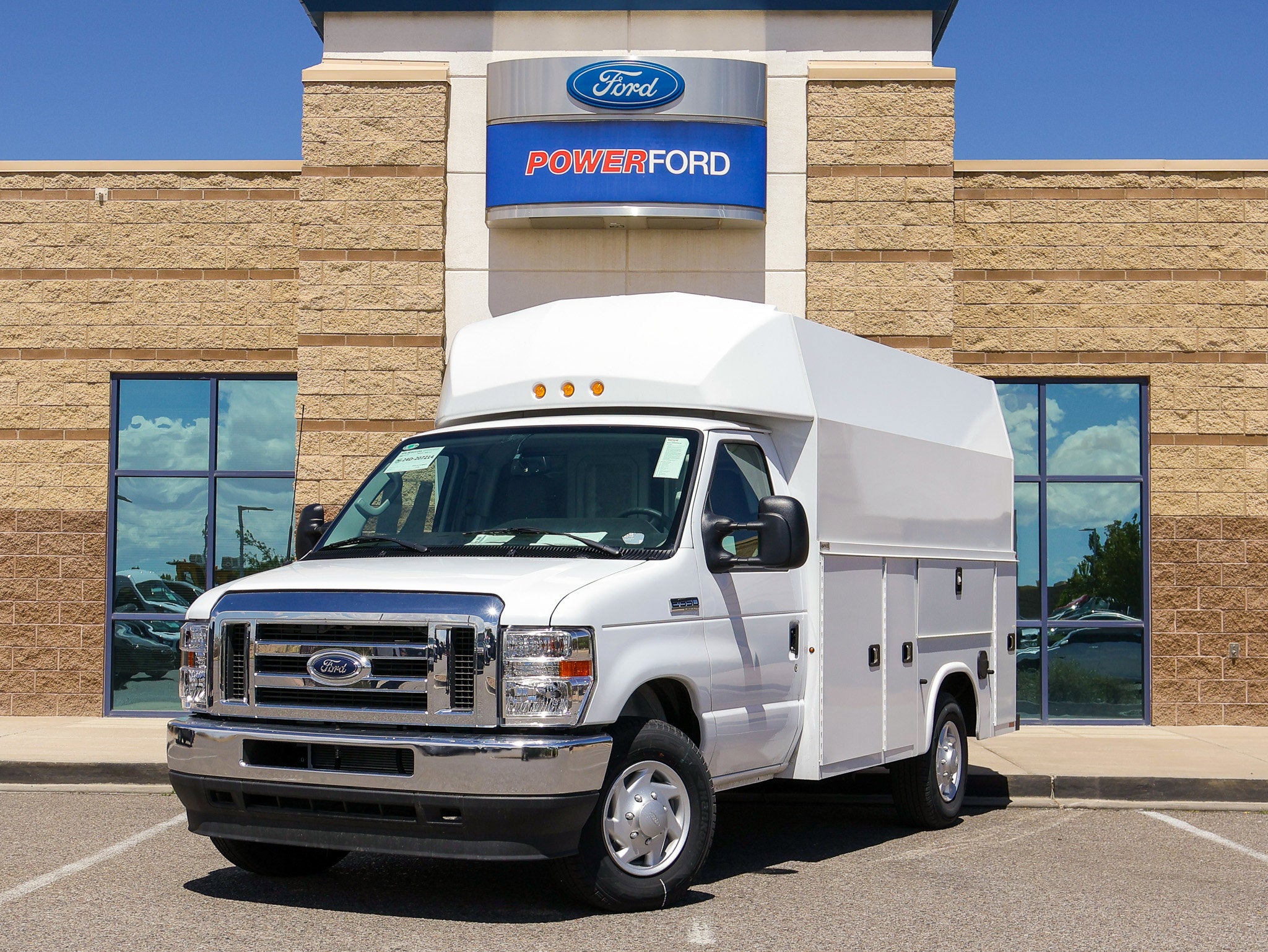 2025 Ford E-350SD Base Cutaway