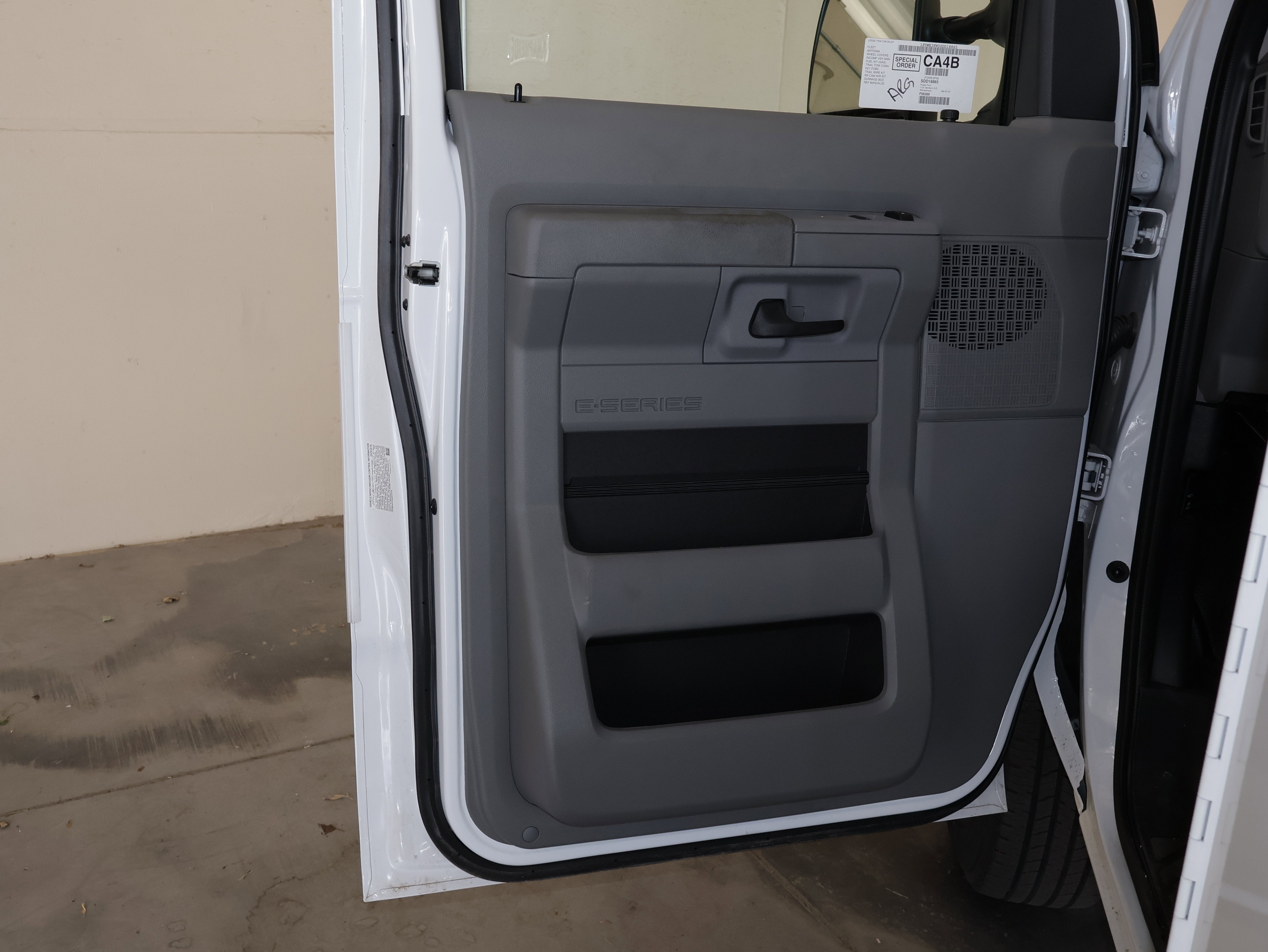 2025 Ford E-350SD Base Cutaway