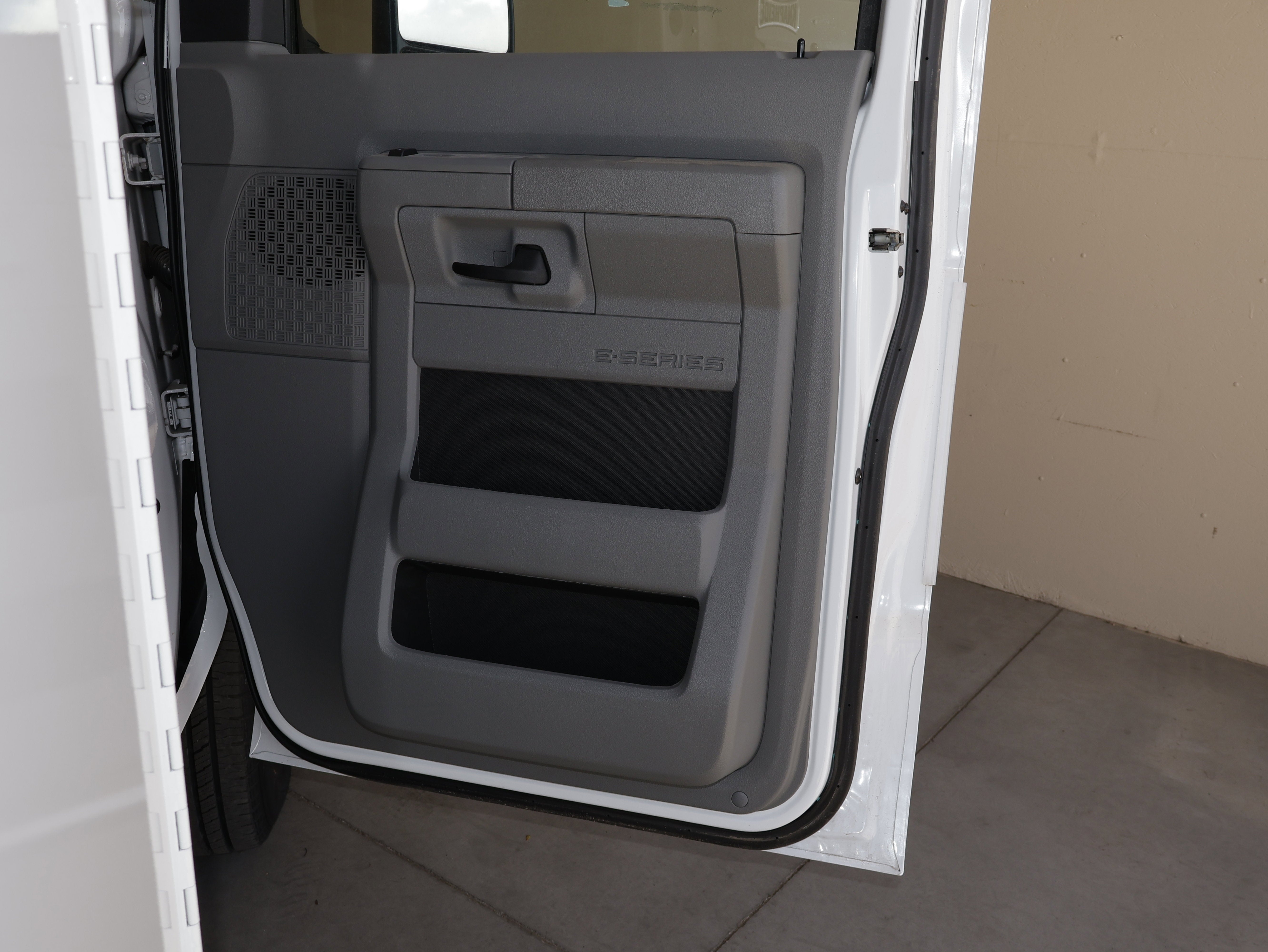 2025 Ford E-350SD Base Cutaway