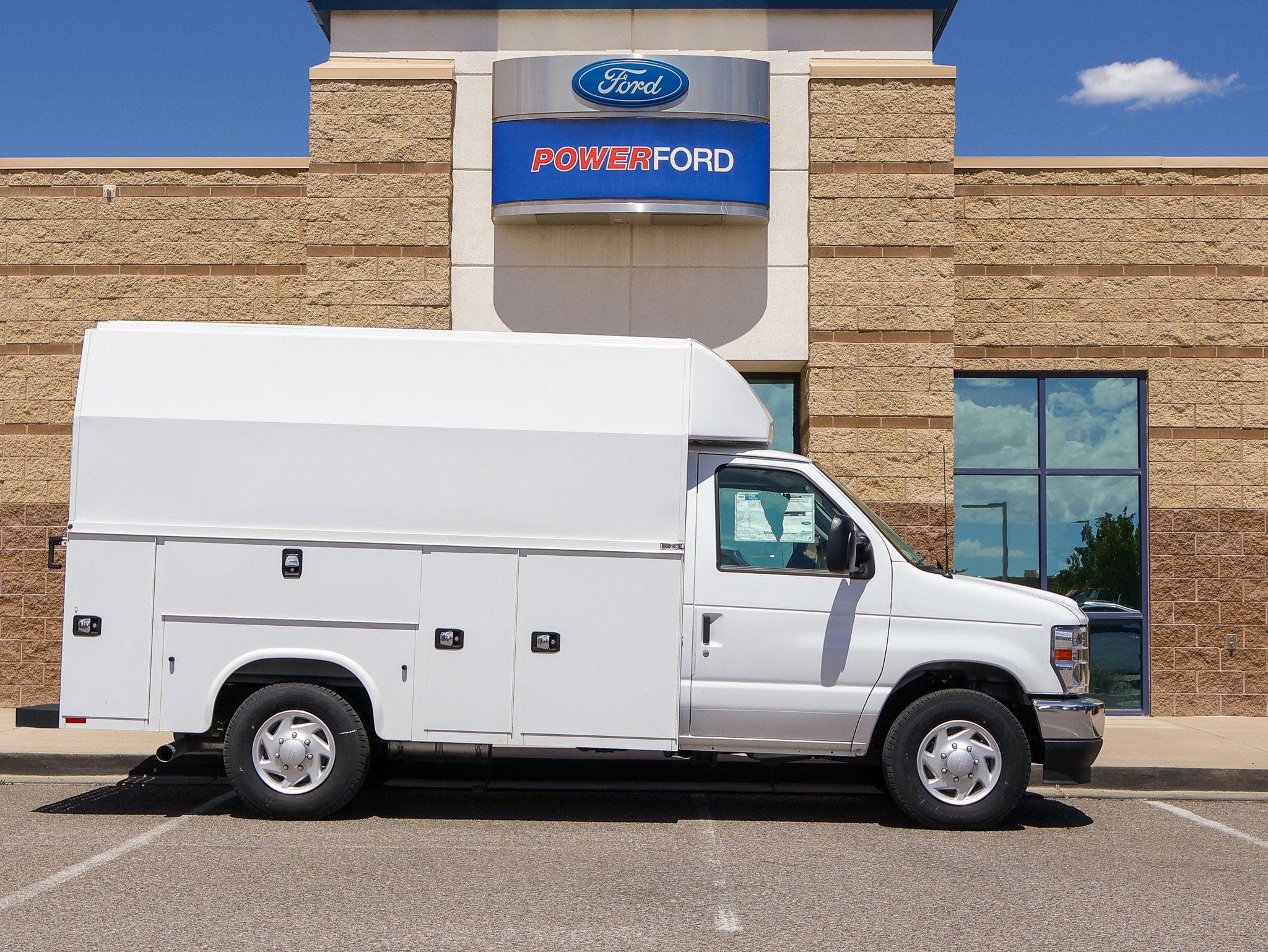 2025 Ford E-350SD Base Cutaway