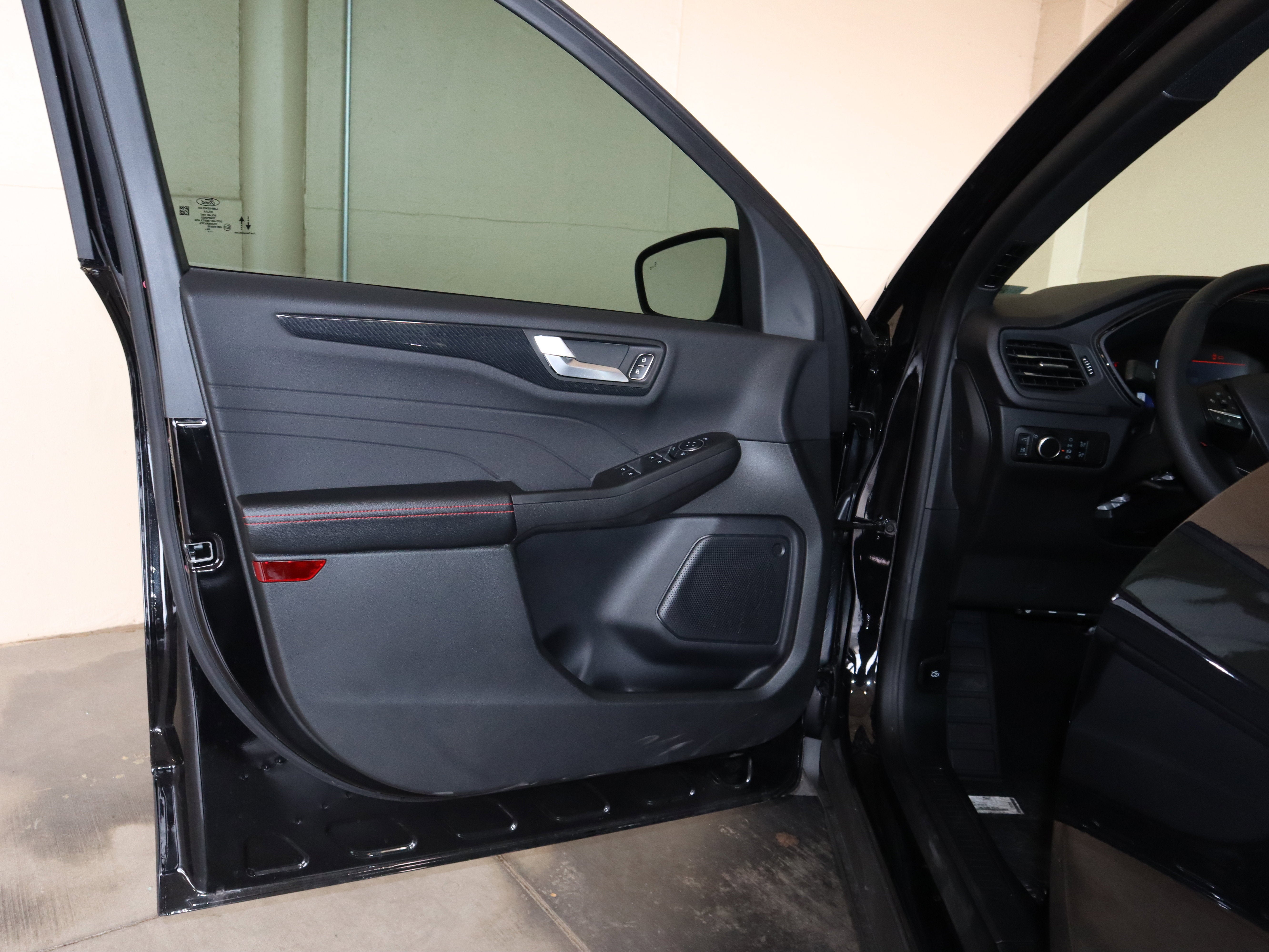 2025 Ford Escape Hybrid ST-Line