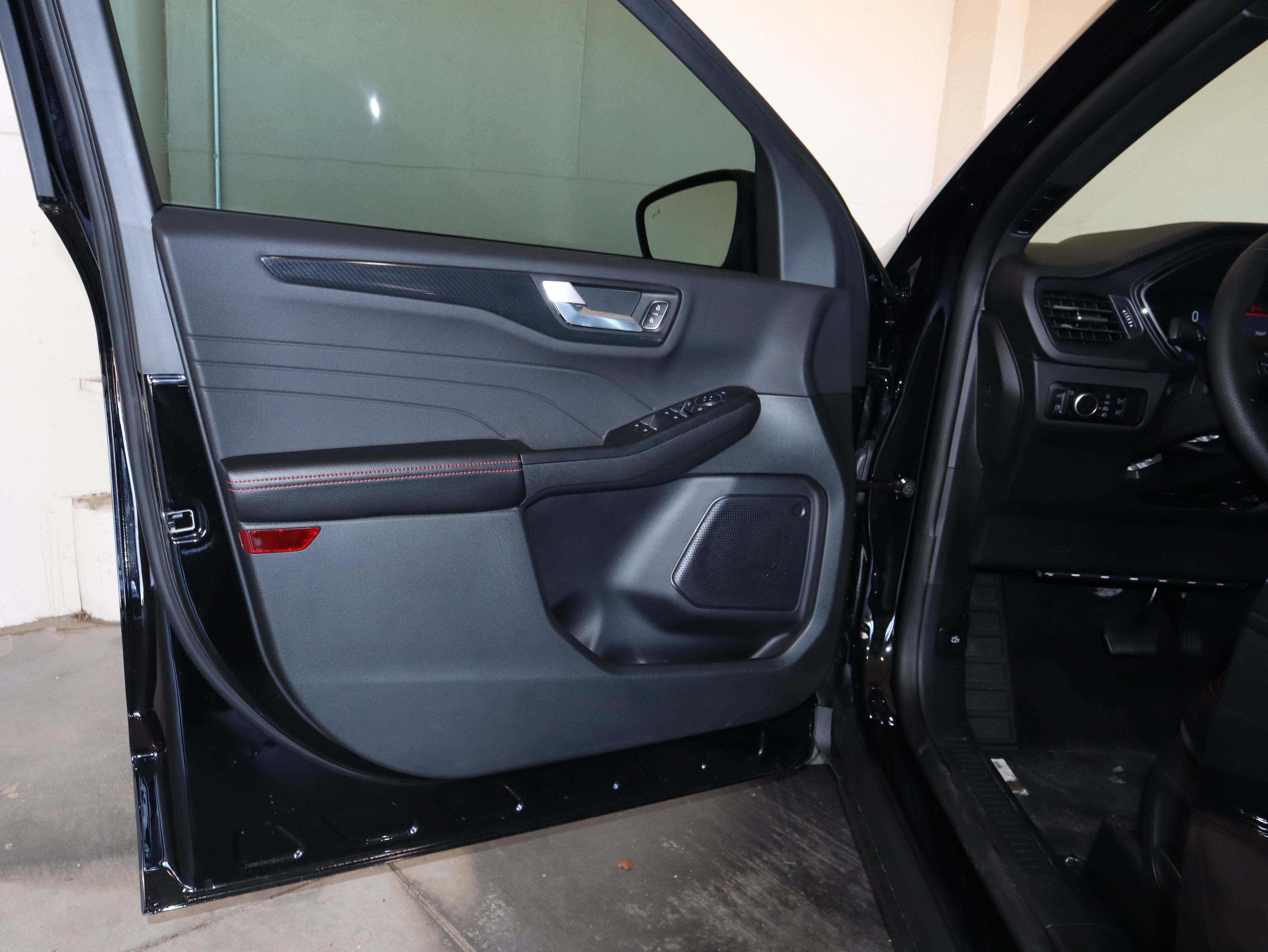 2025 Ford Escape Hybrid ST-Line