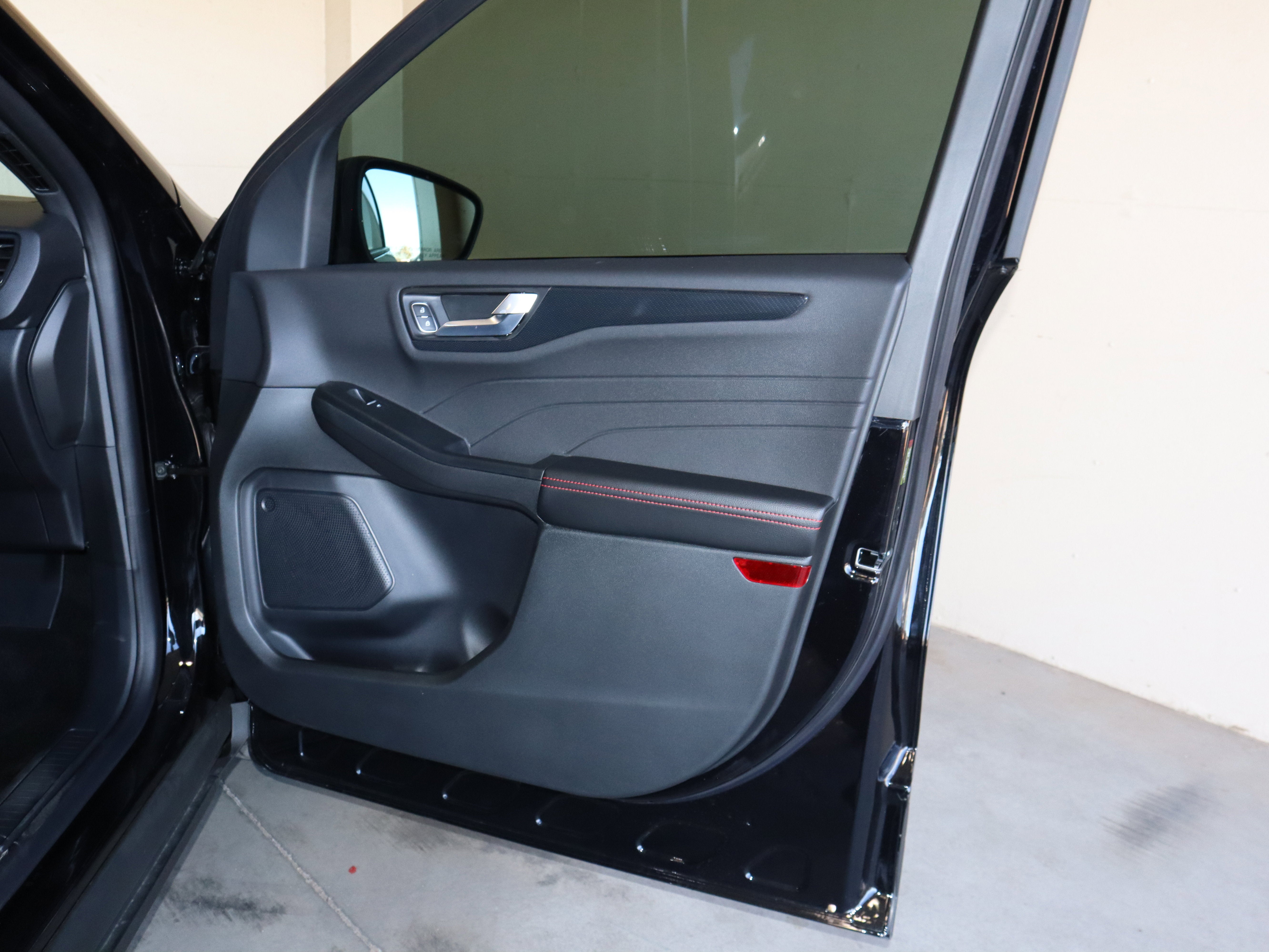 2025 Ford Escape Hybrid ST-Line