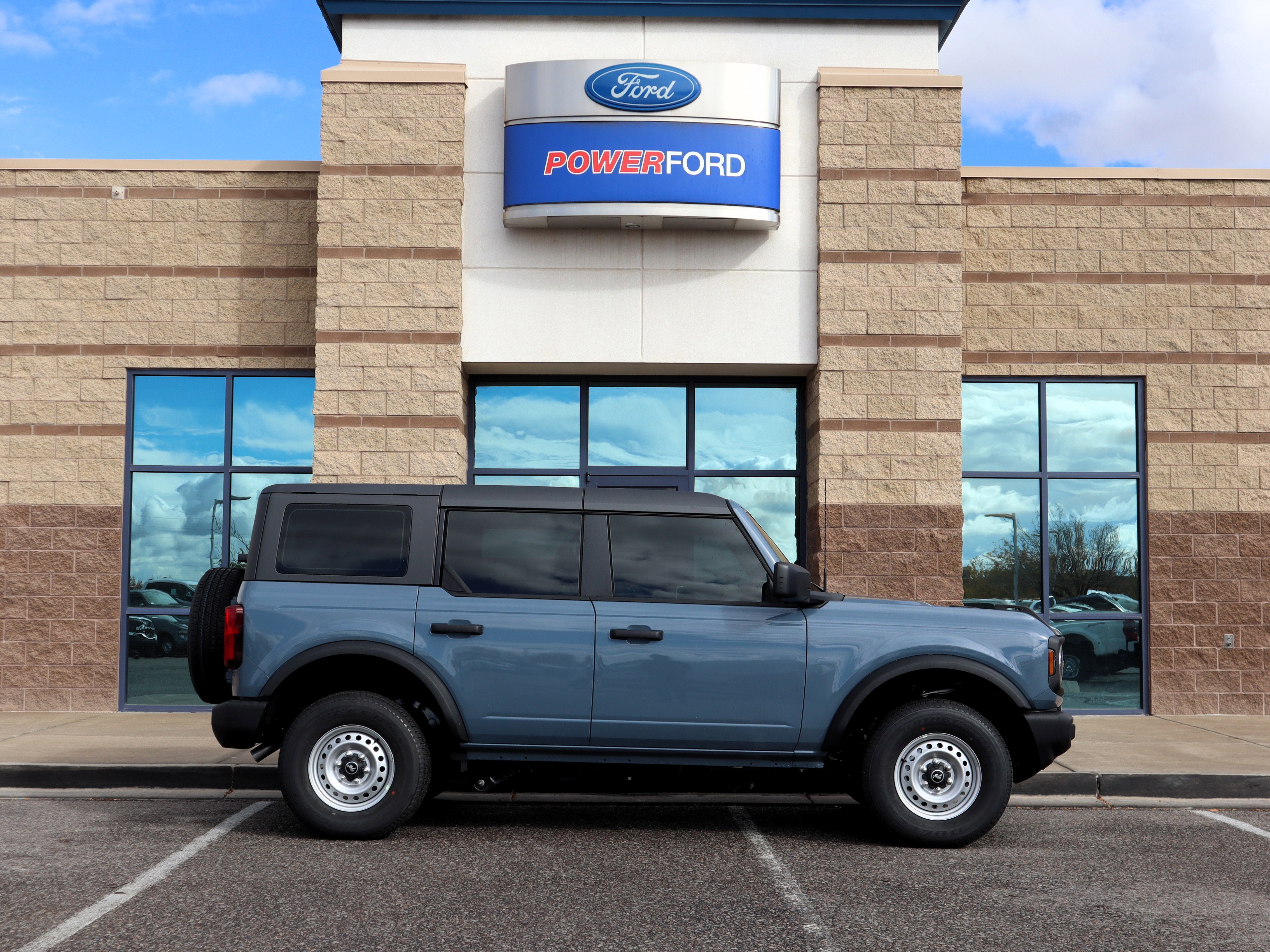 2025 Ford Bronco Base