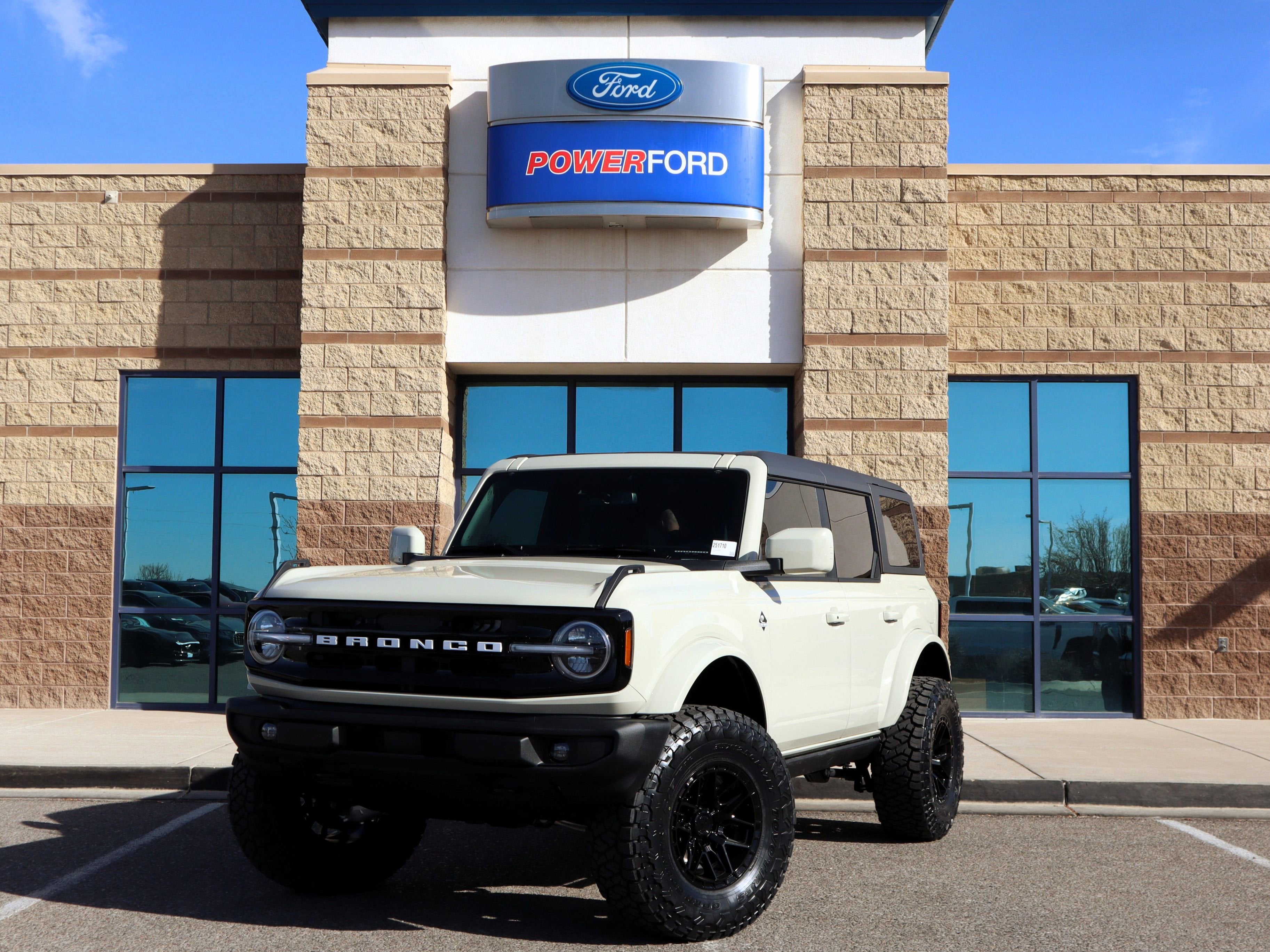 2025 Ford Bronco Outer Banks