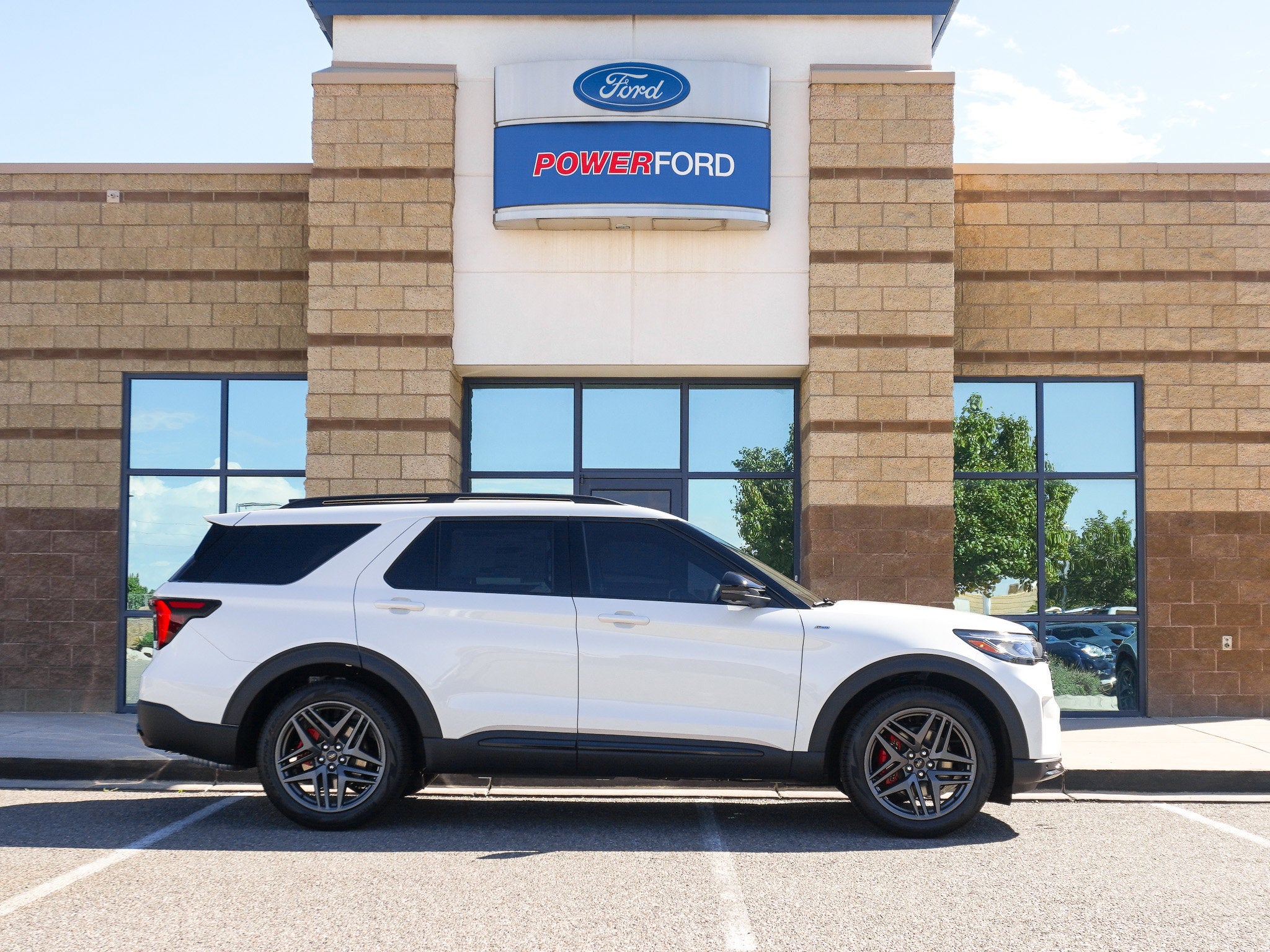 2025 Ford Explorer ST-Line