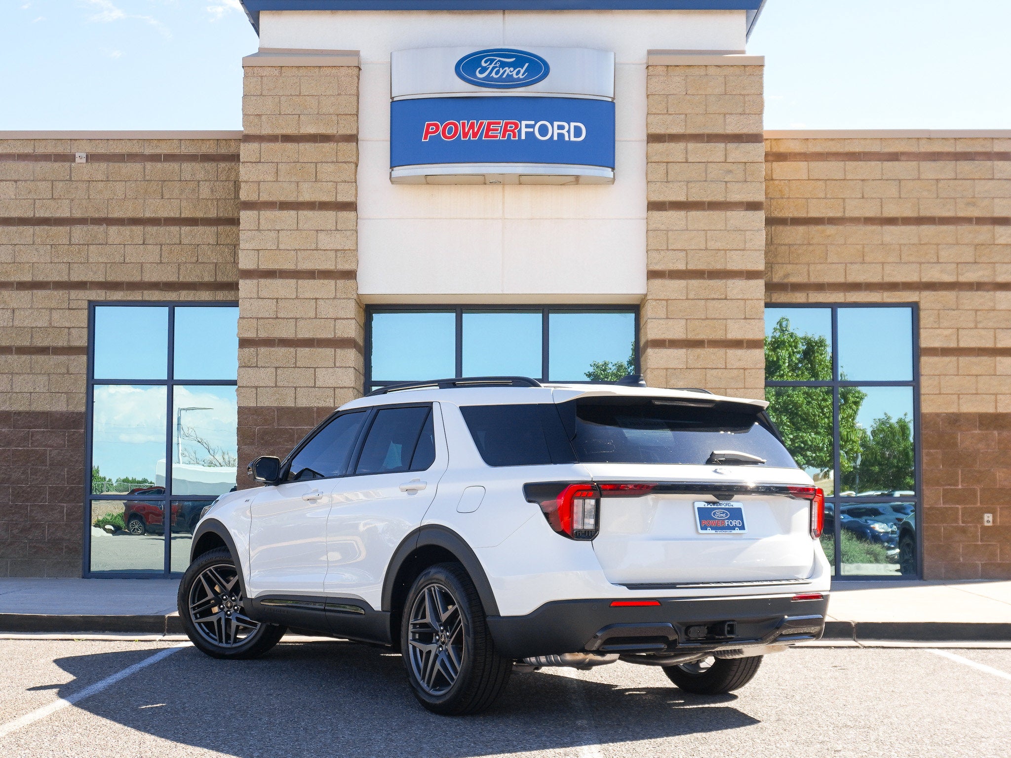 2025 Ford Explorer ST-Line