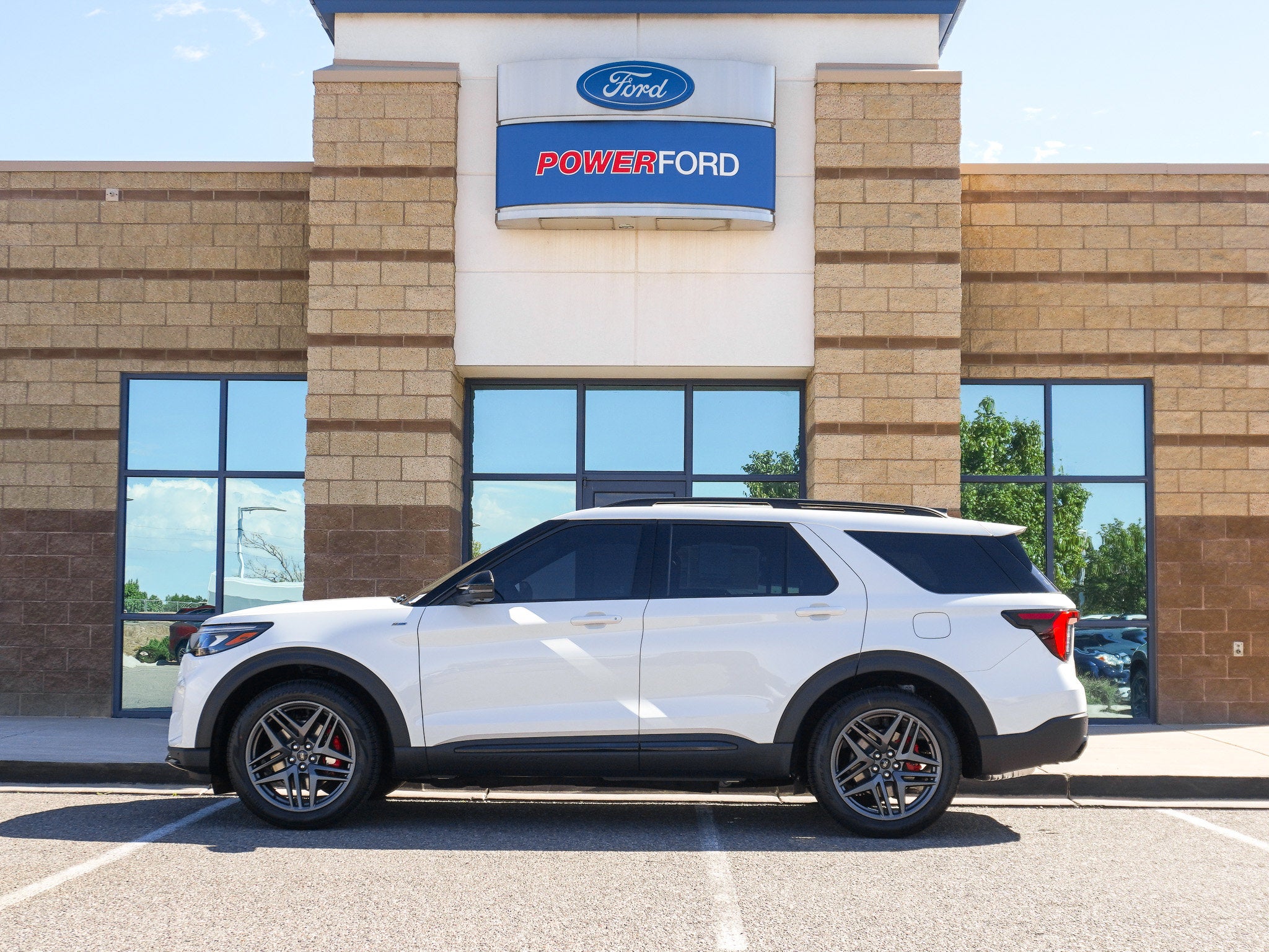 2025 Ford Explorer ST-Line