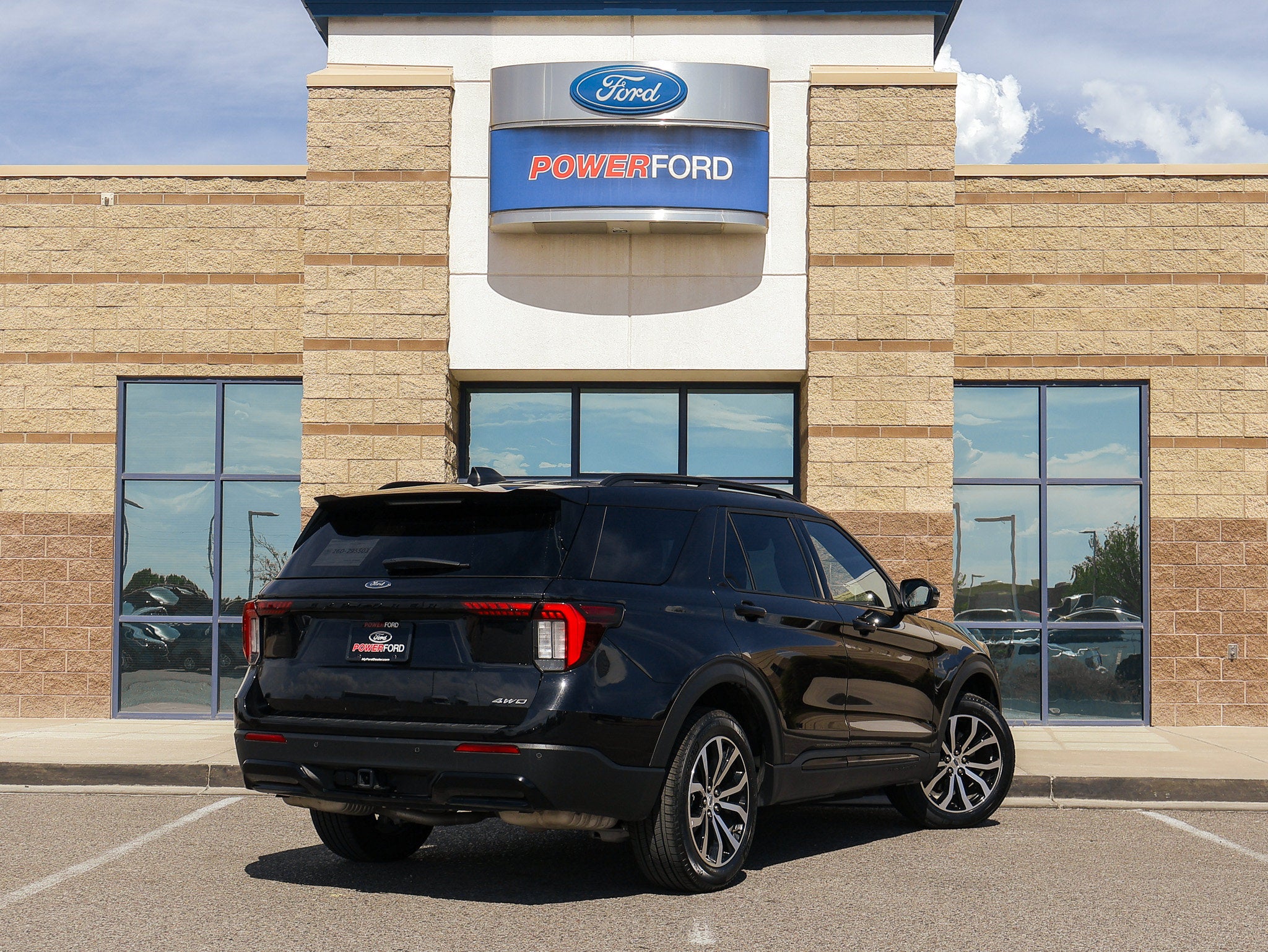 2025 Ford Explorer ST-Line
