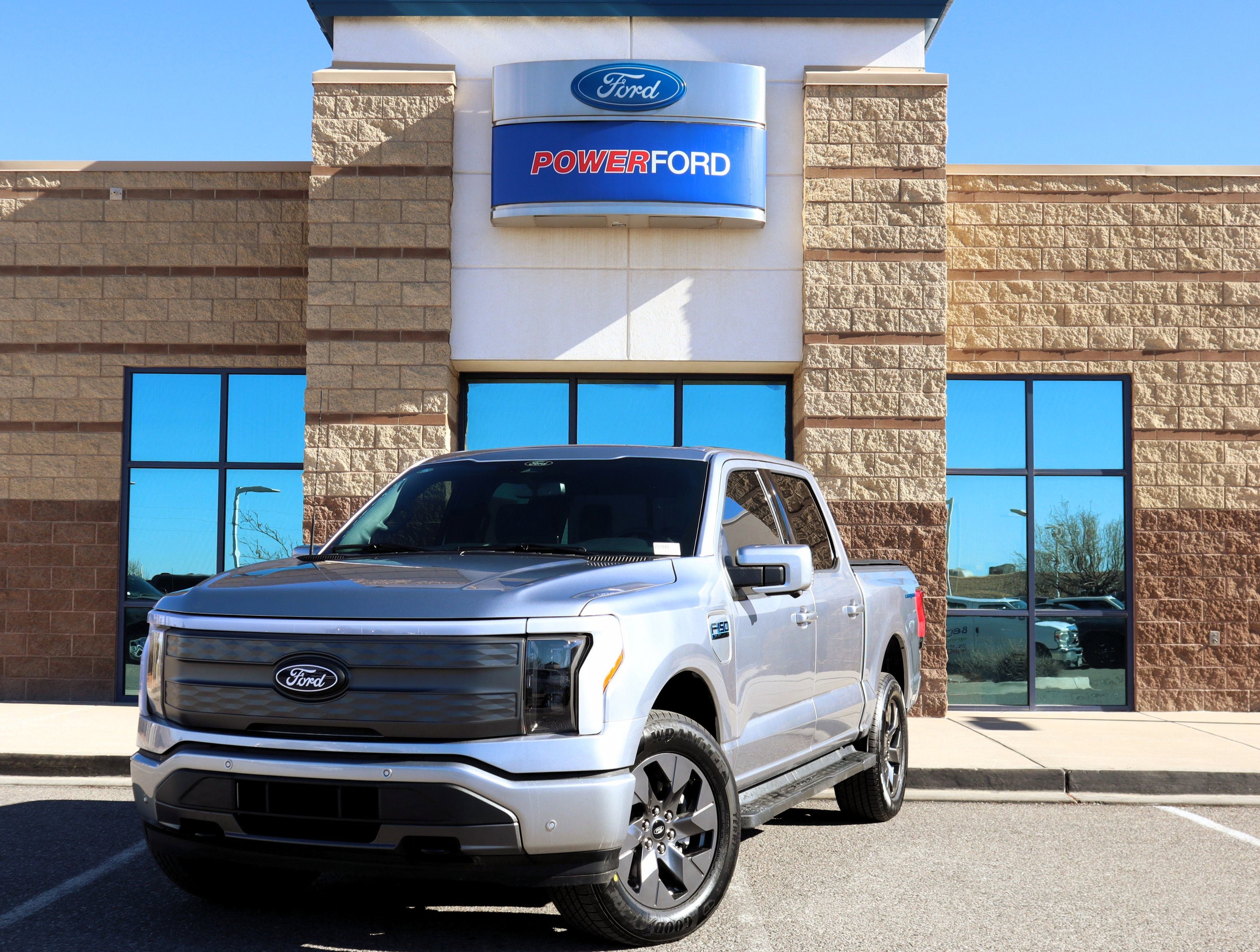 2025 Ford F-150 Lightning Lariat