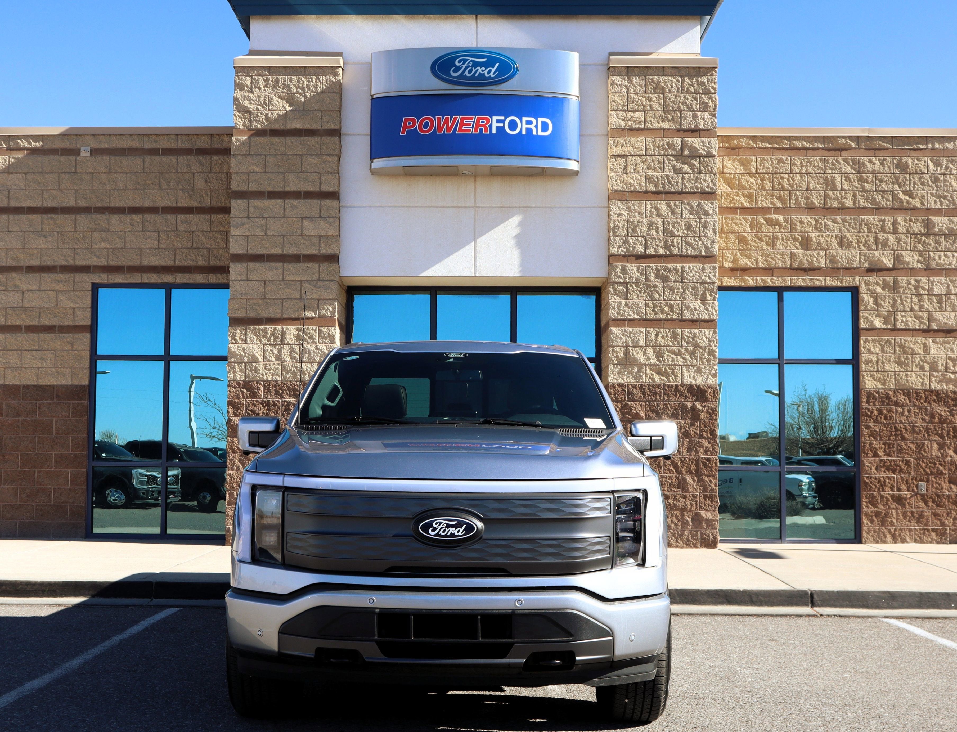 2025 Ford F-150 Lightning Lariat