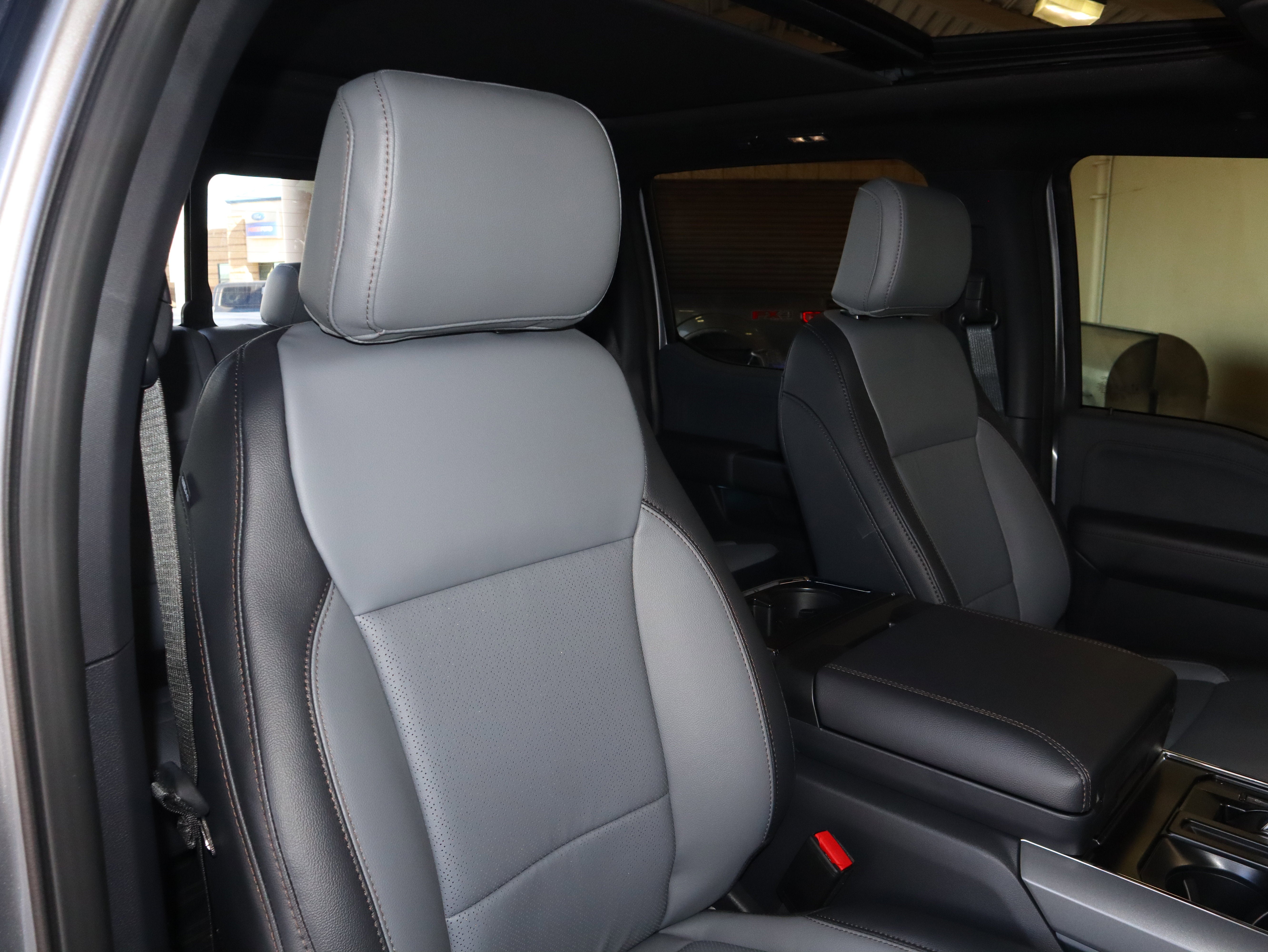 2025 Ford F-150 Lightning Lariat