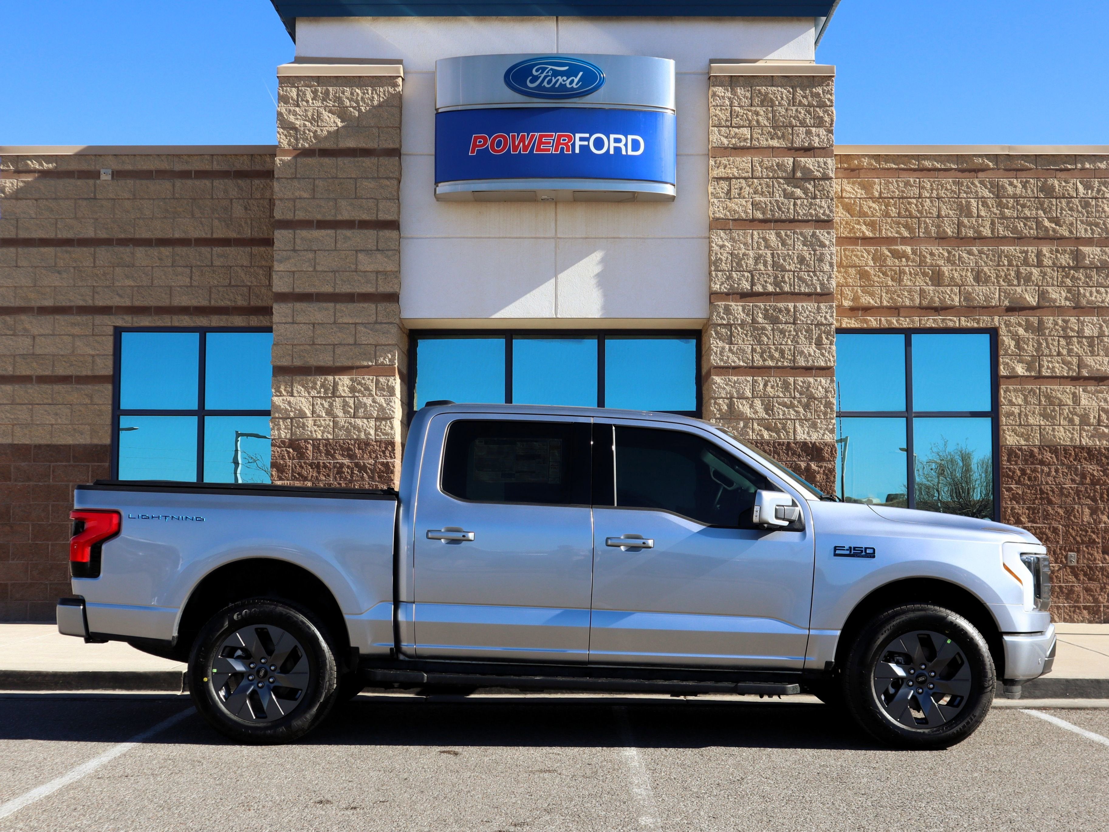 2025 Ford F-150 Lightning Lariat