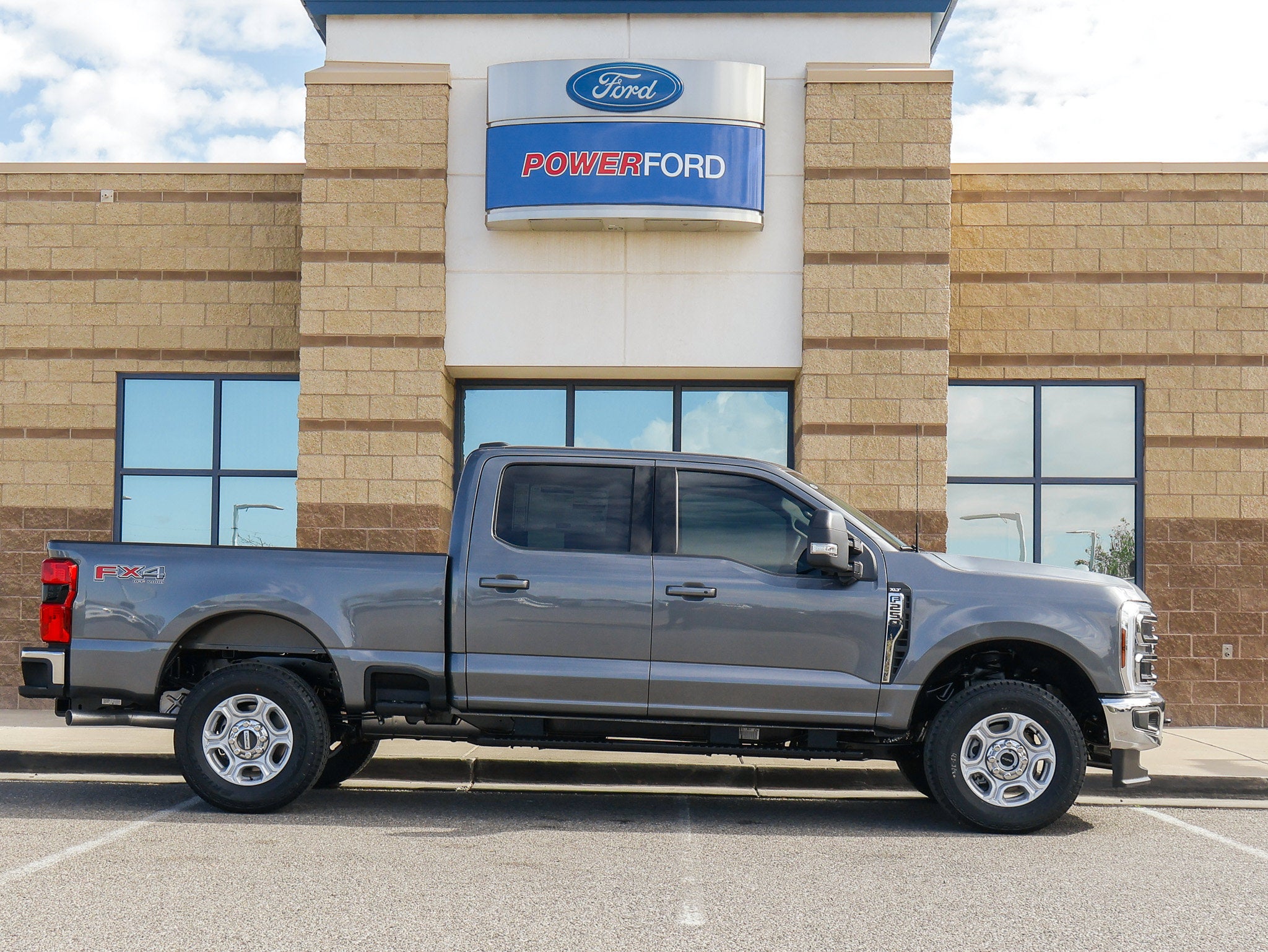 2027 Ford F-250SD XLT