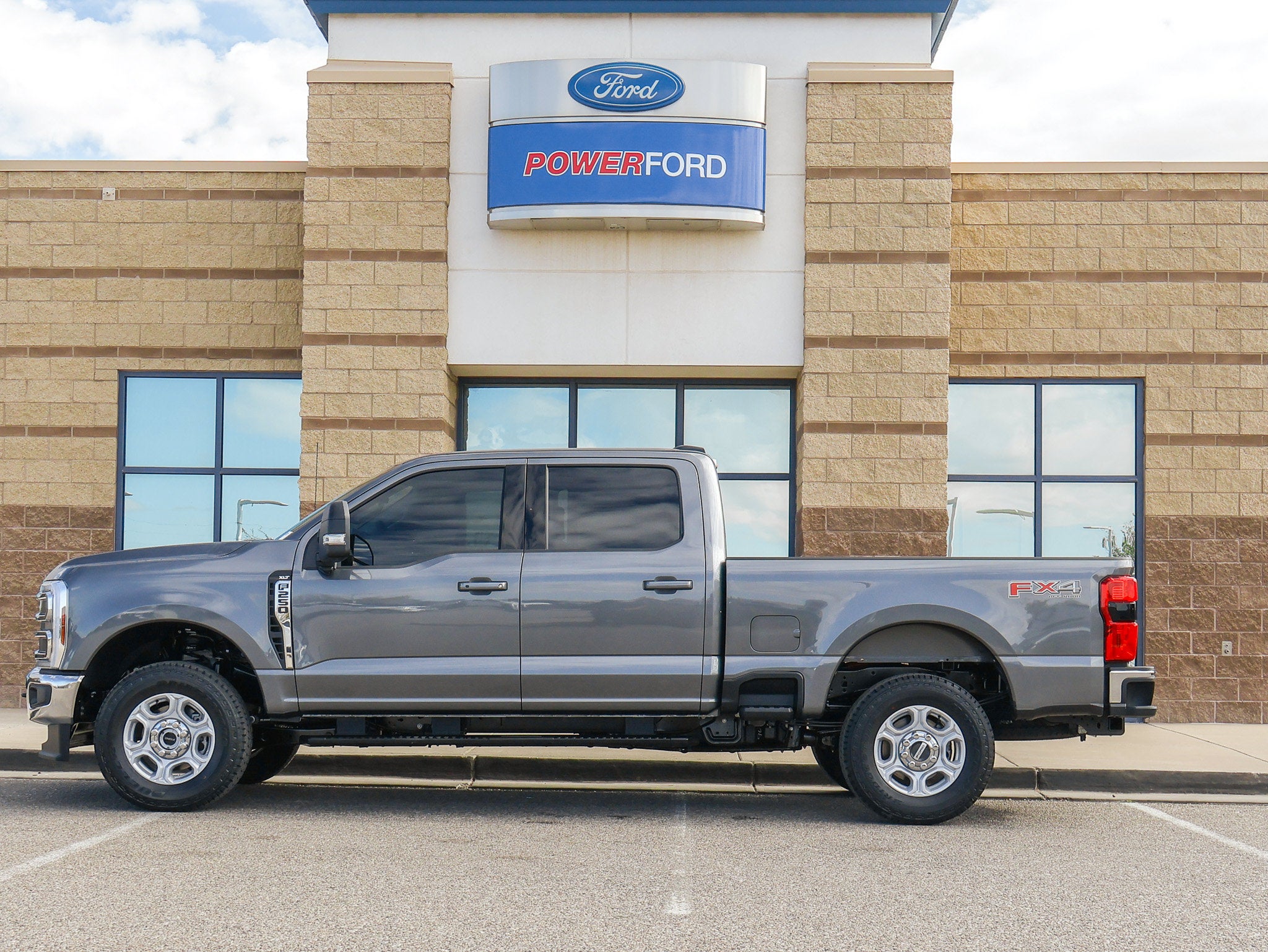 2027 Ford F-250SD XLT