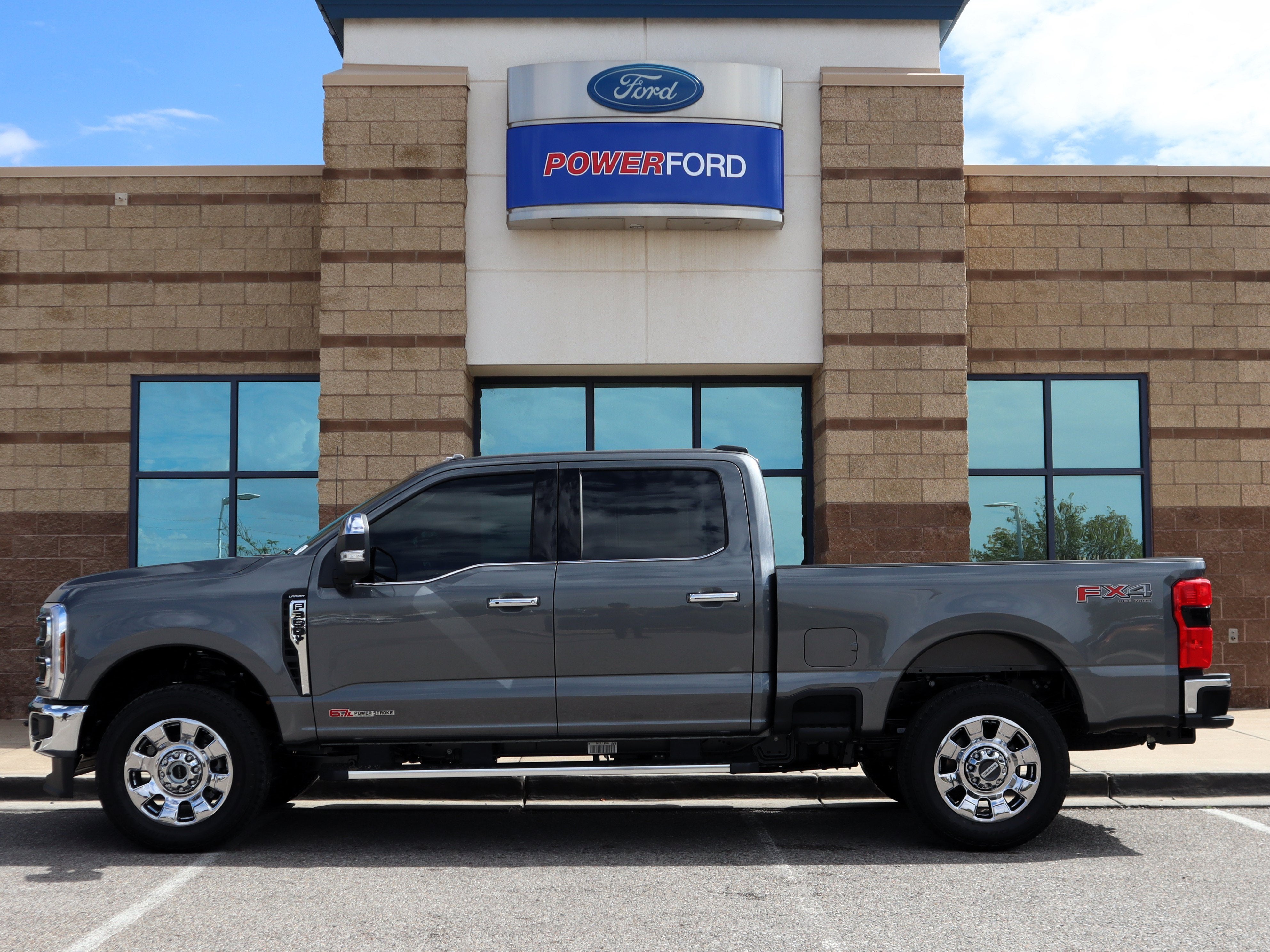 2027 Ford F-350SD Lariat