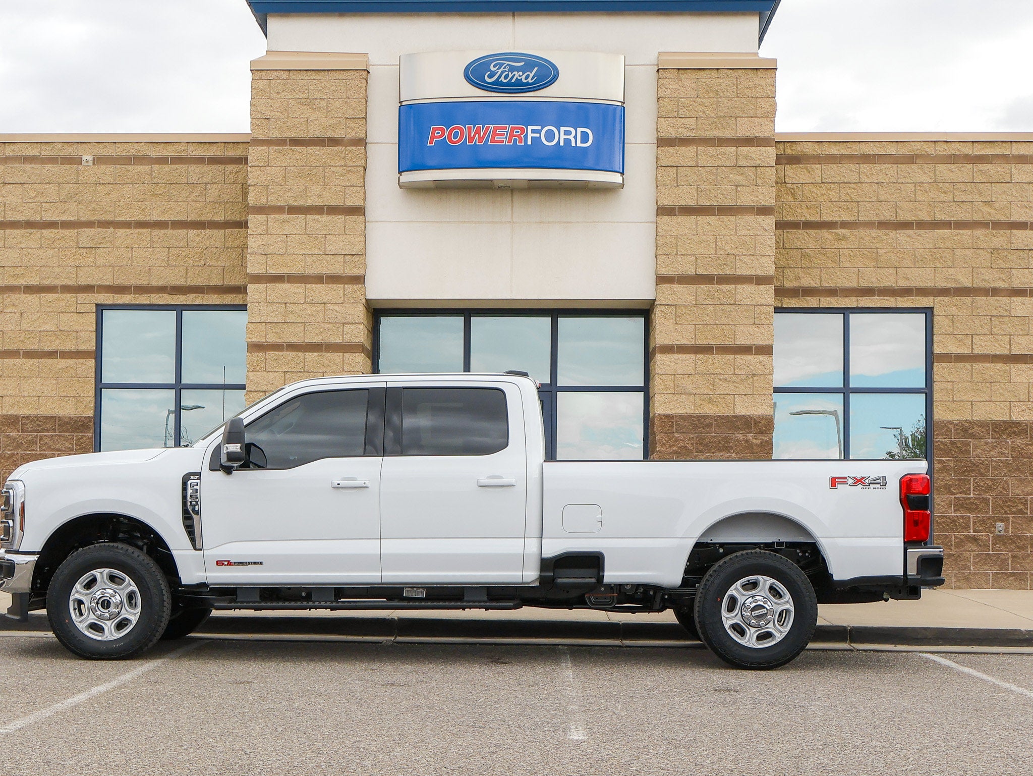 2027 Ford F-350SD XLT