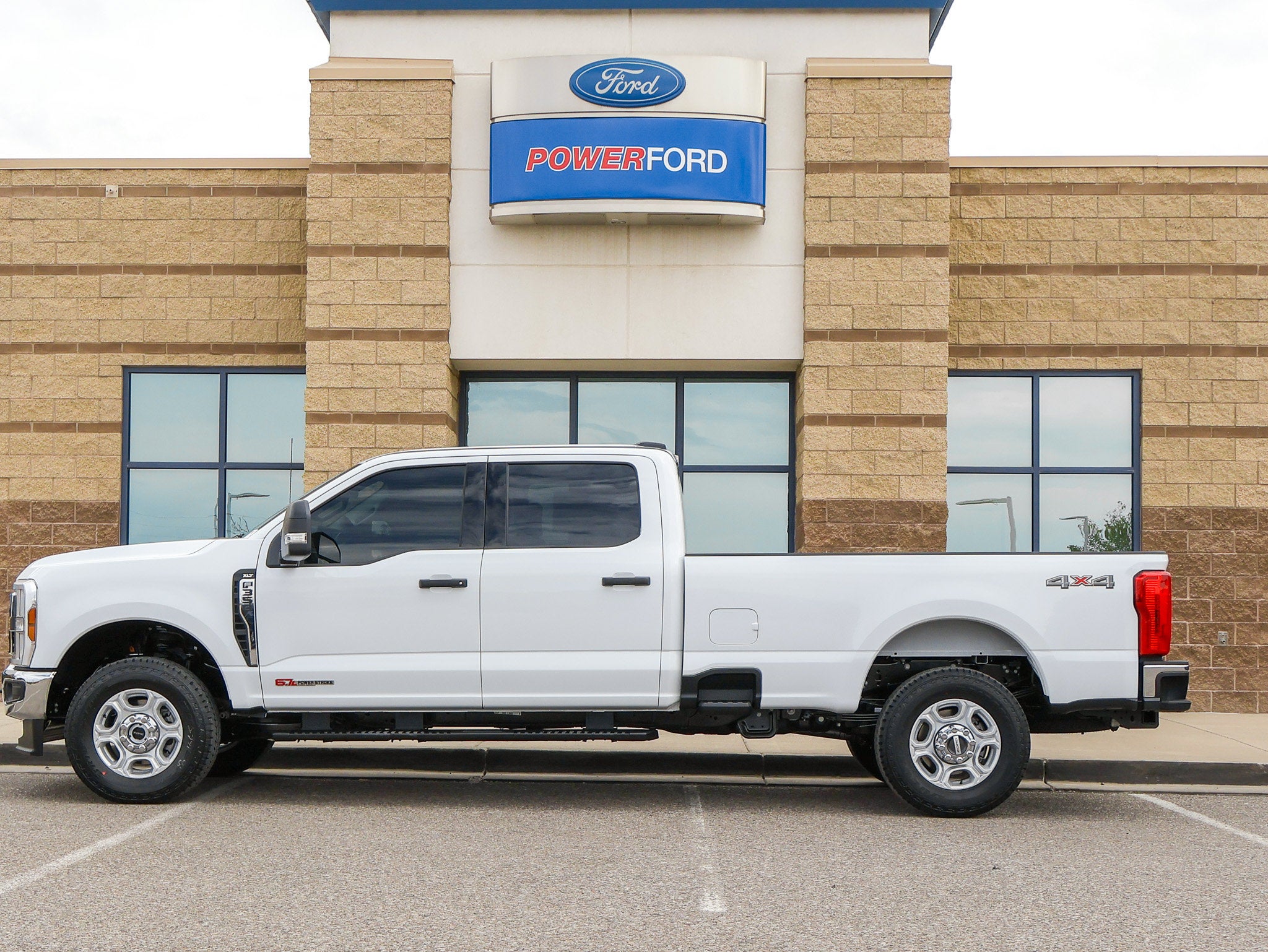 2027 Ford F-350SD XLT