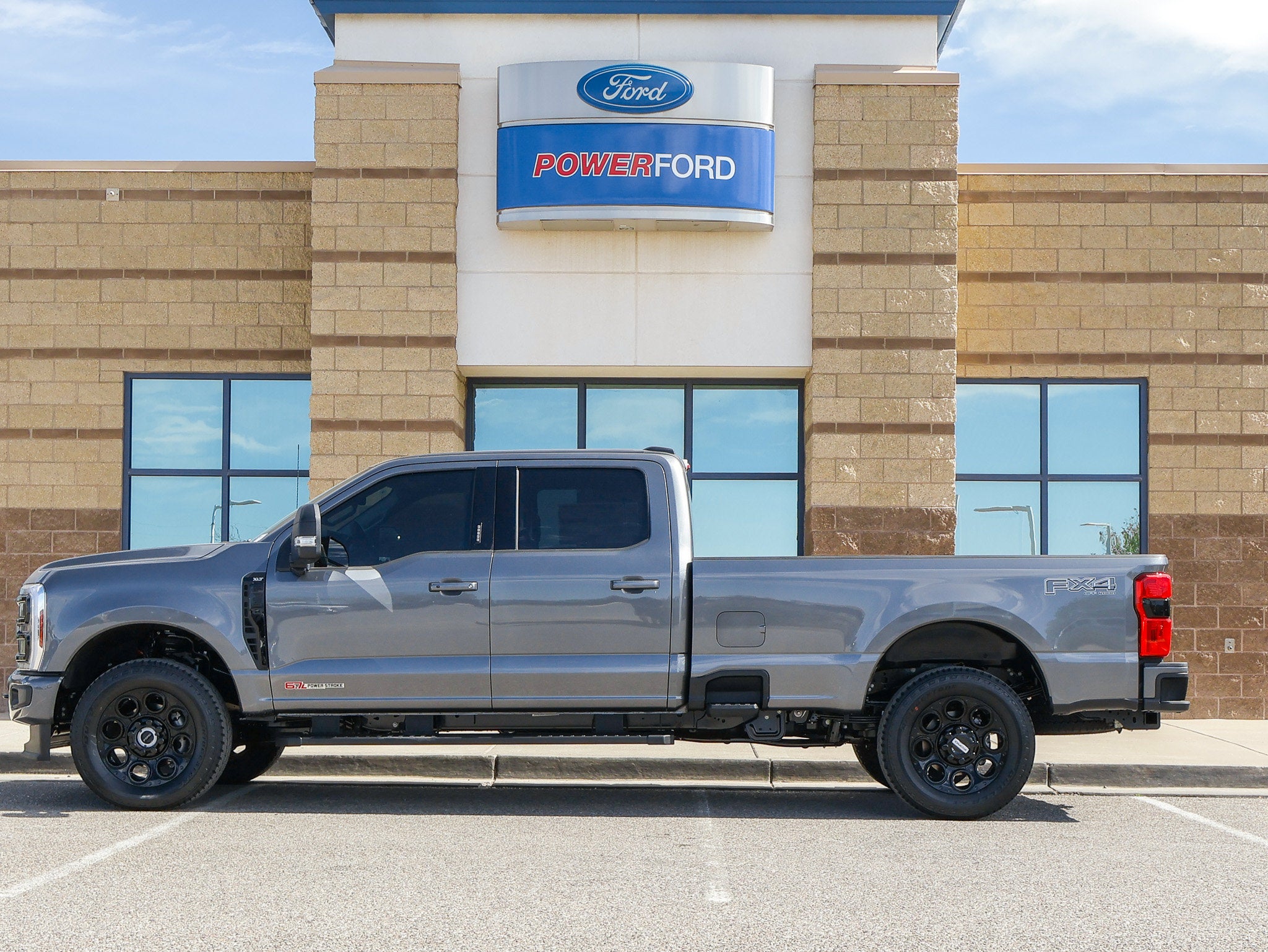 2027 Ford F-350SD XLT