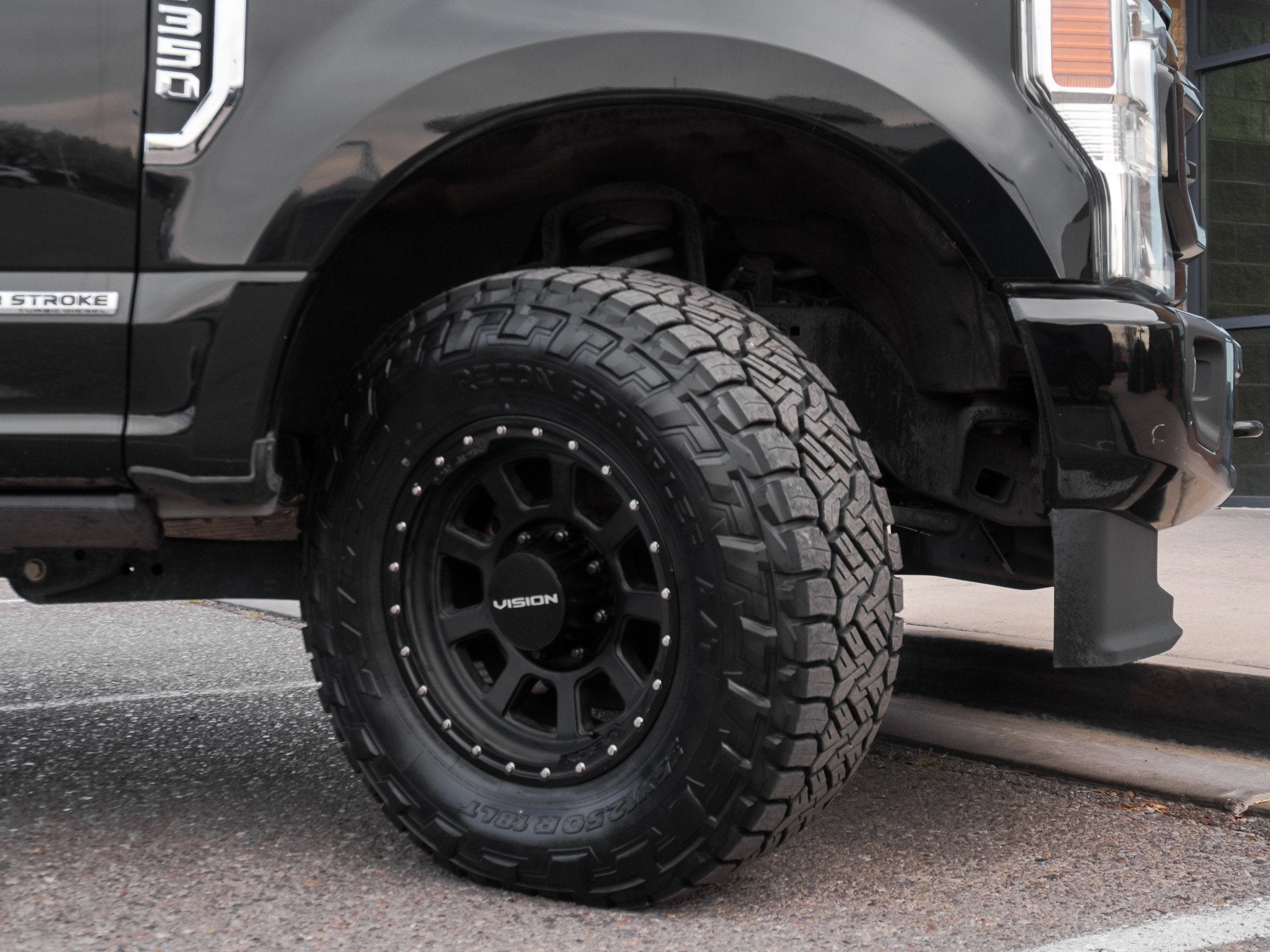 2022 Ford F-350SD Lariat