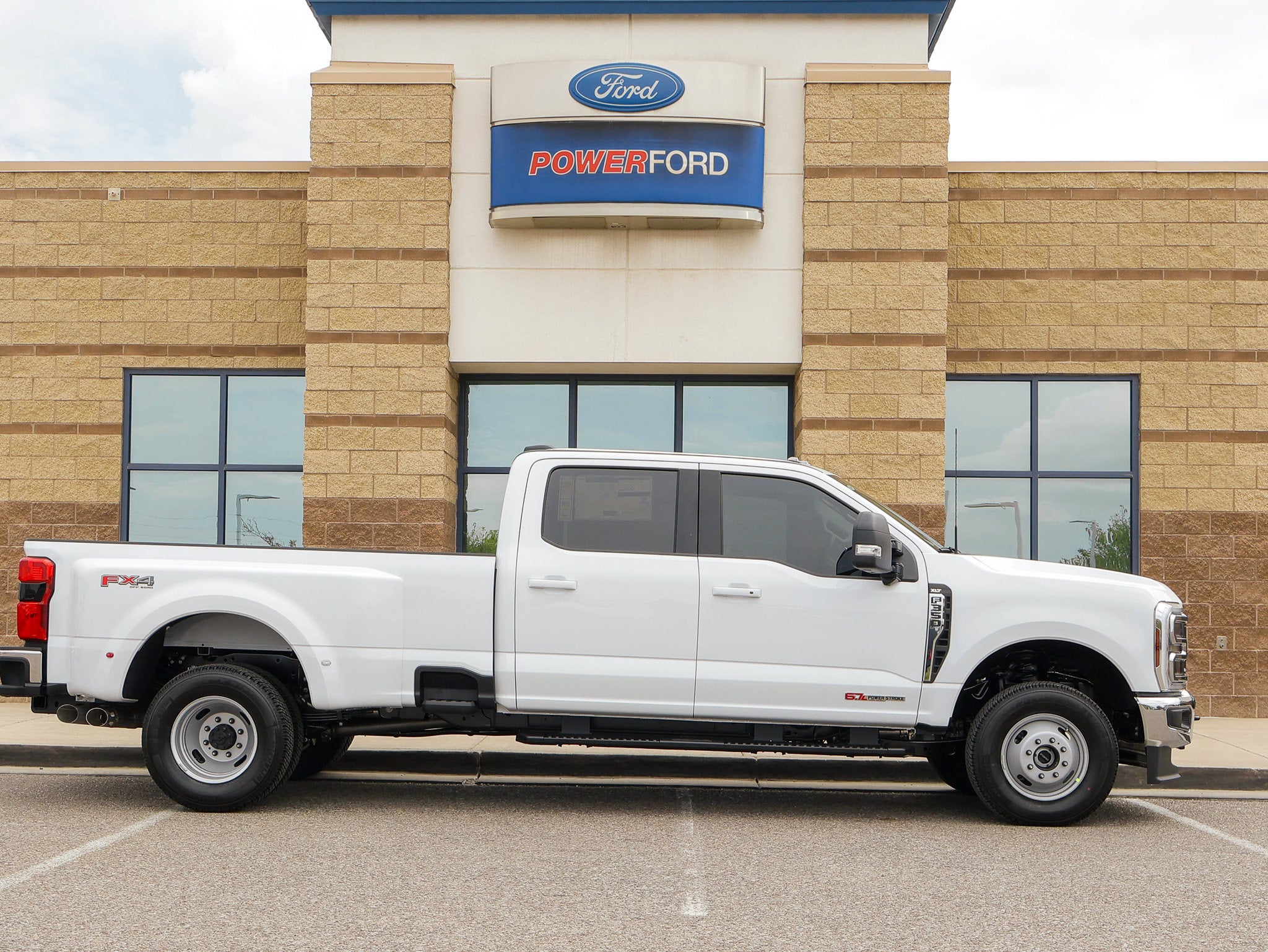 2027 Ford F-350SD XLT DRW