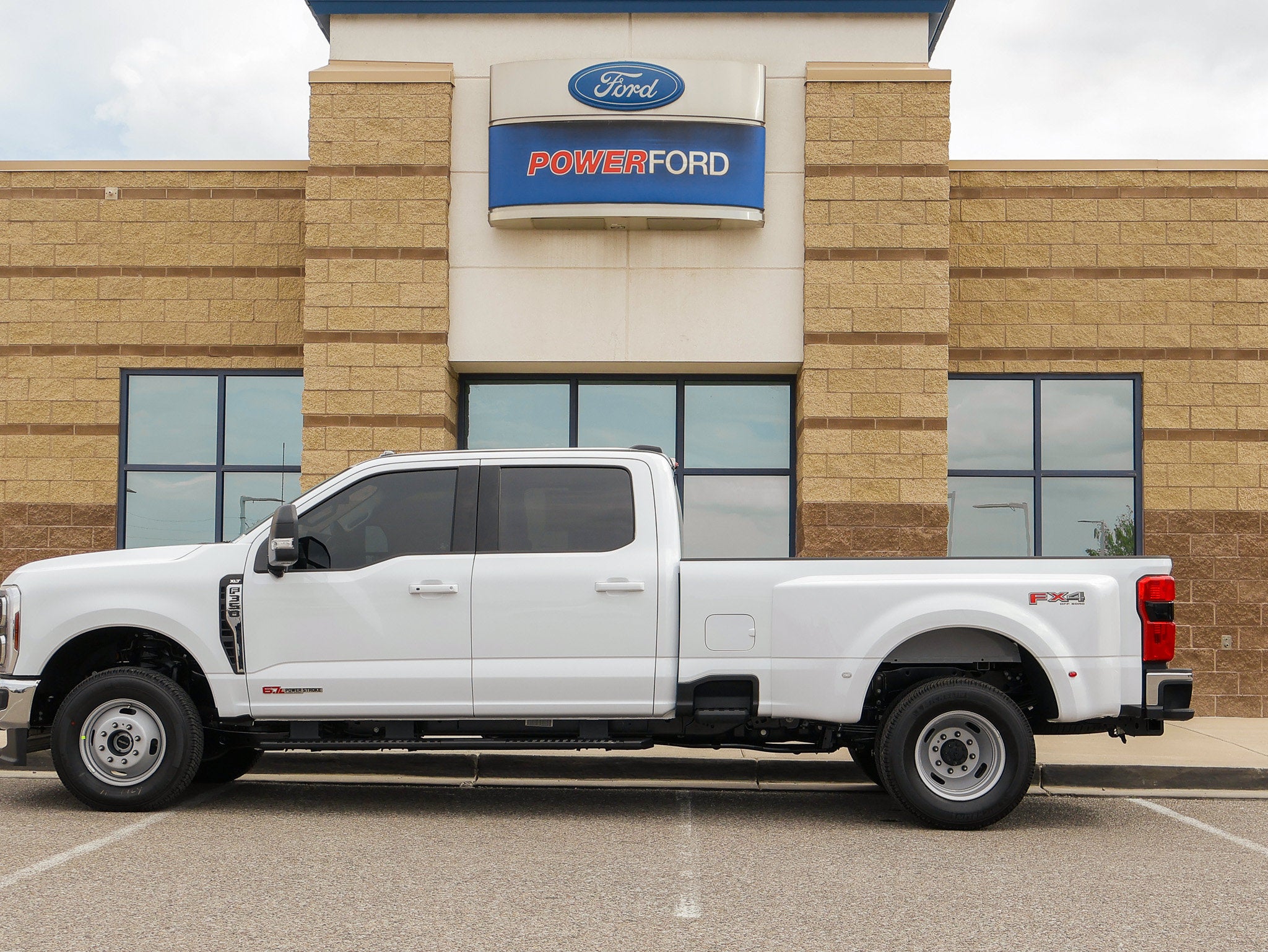 2027 Ford F-350SD XLT DRW