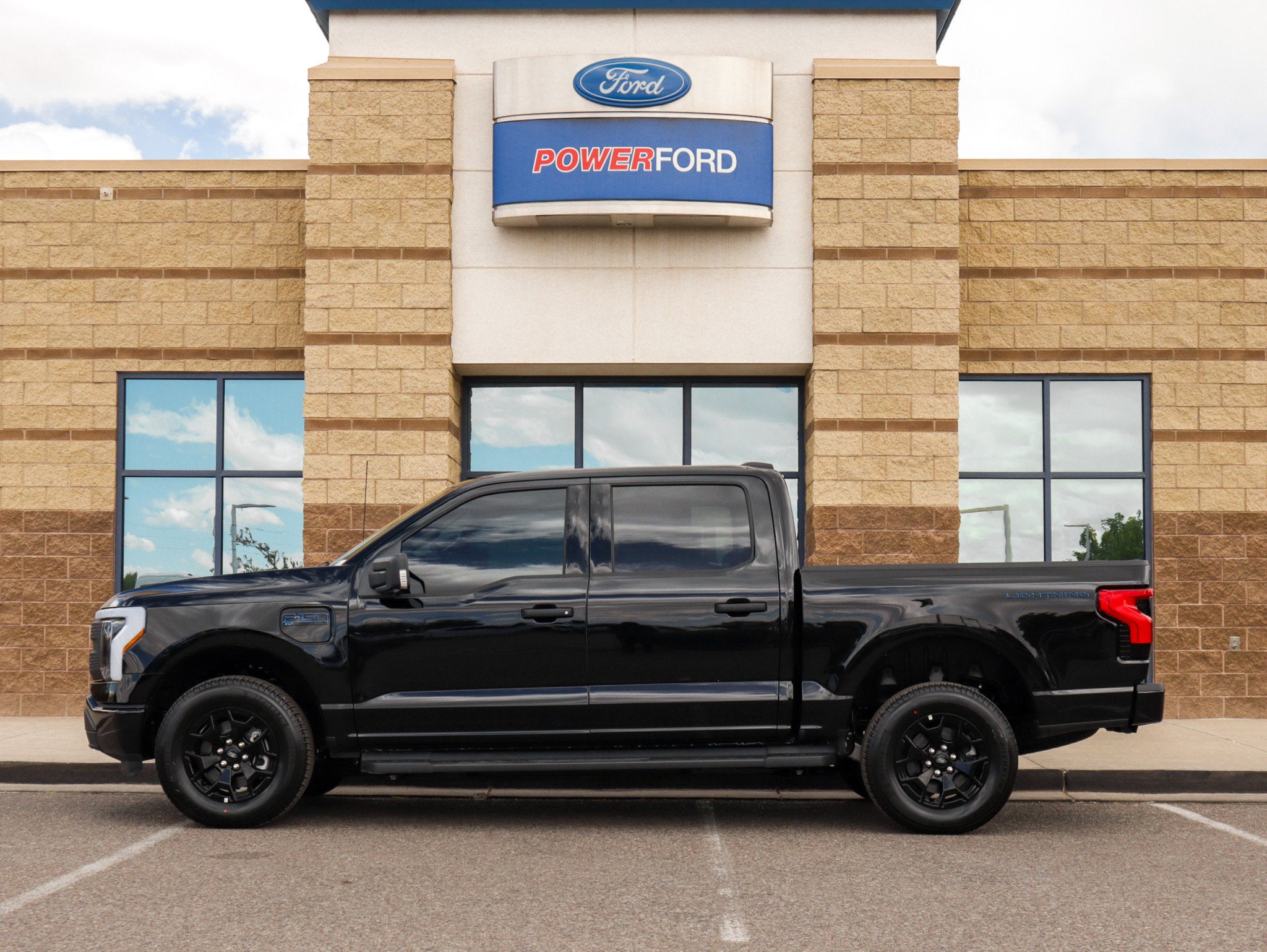 2025 Ford F-150 Lightning XLT