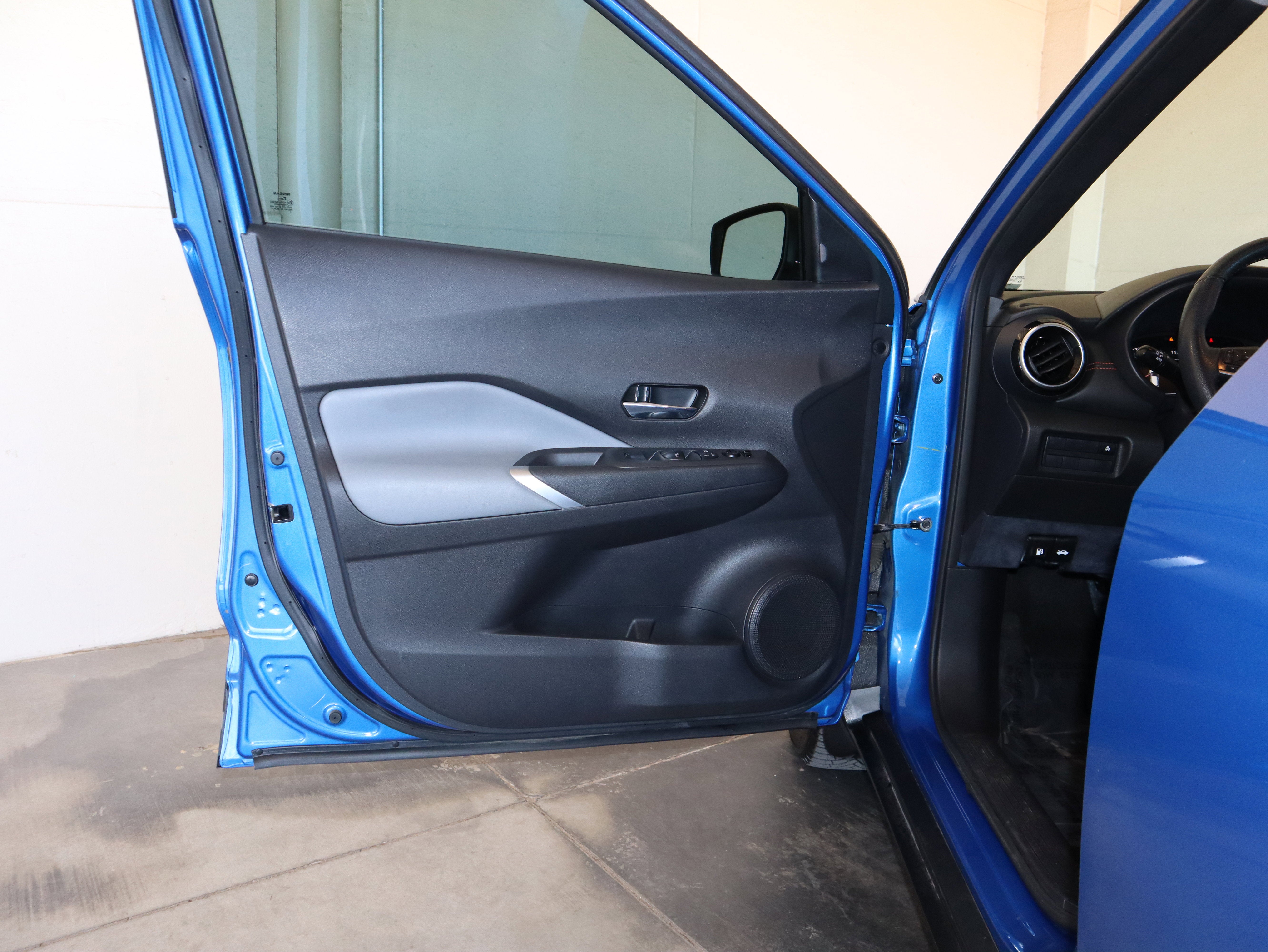 2021 Nissan Kicks SR