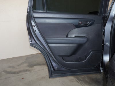 2022 Toyota Highlander LE