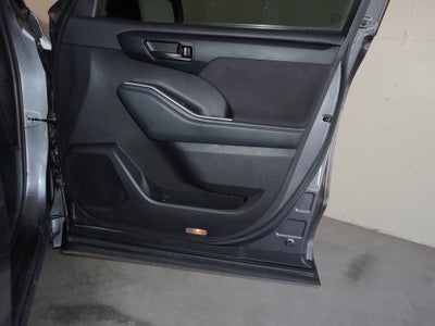 2022 Toyota Highlander LE