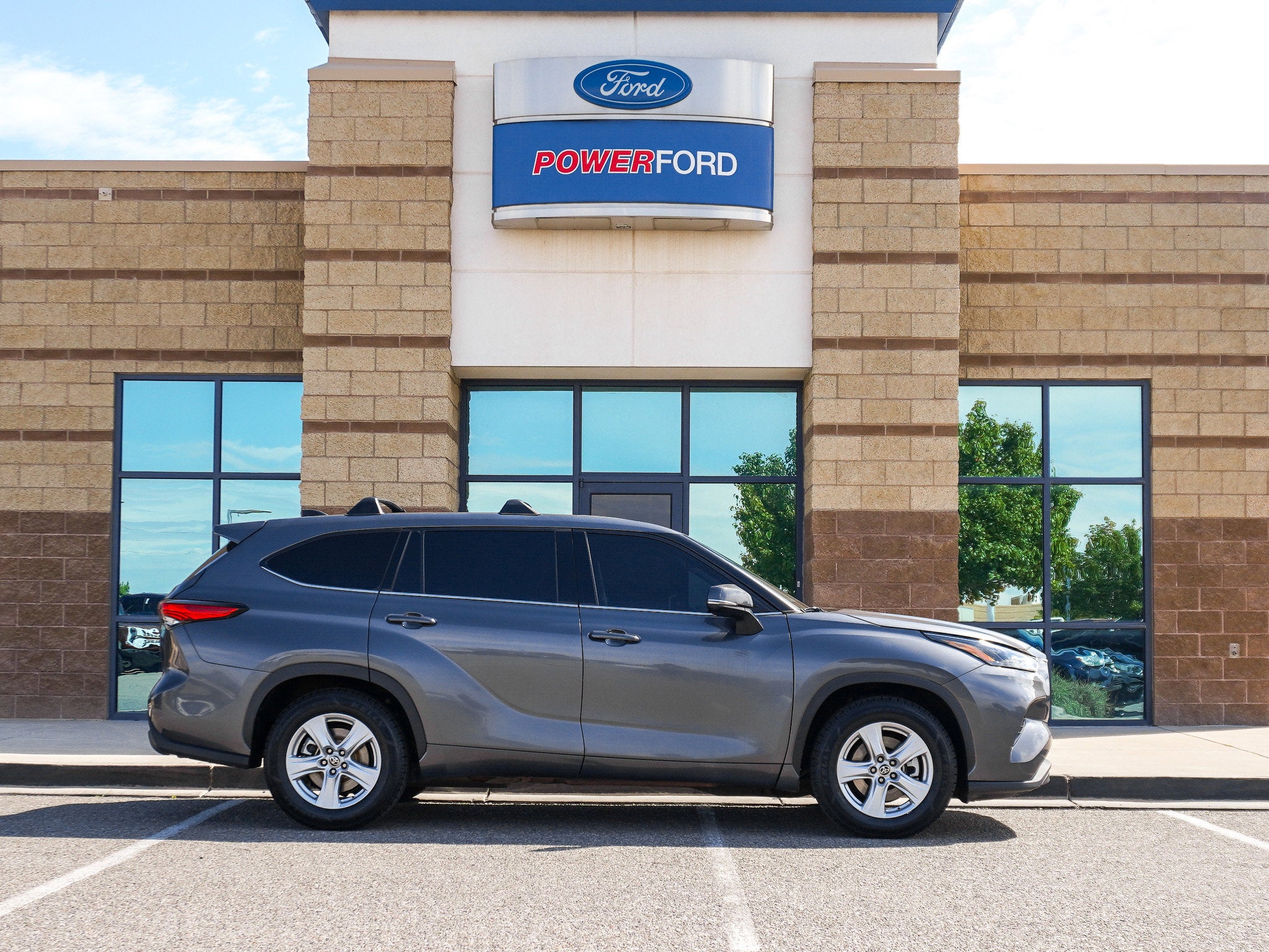 2022 Toyota Highlander LE