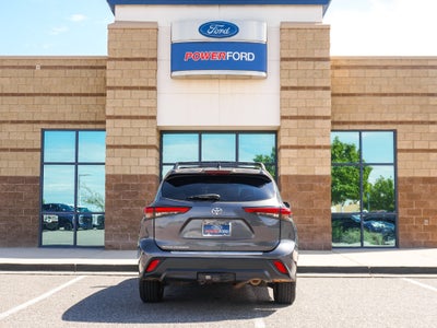 2022 Toyota Highlander LE