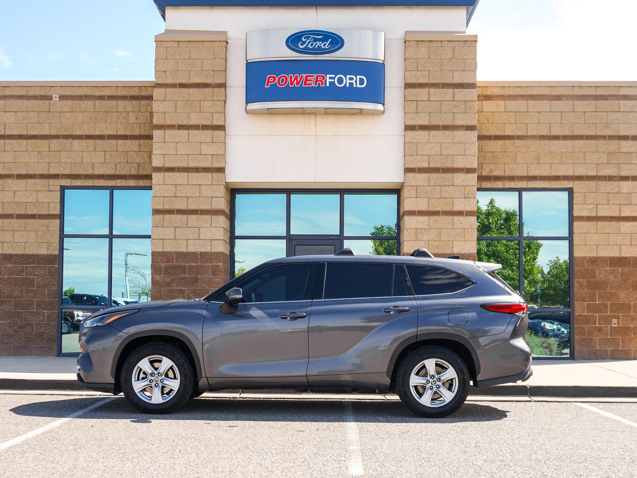 2022 Toyota Highlander LE