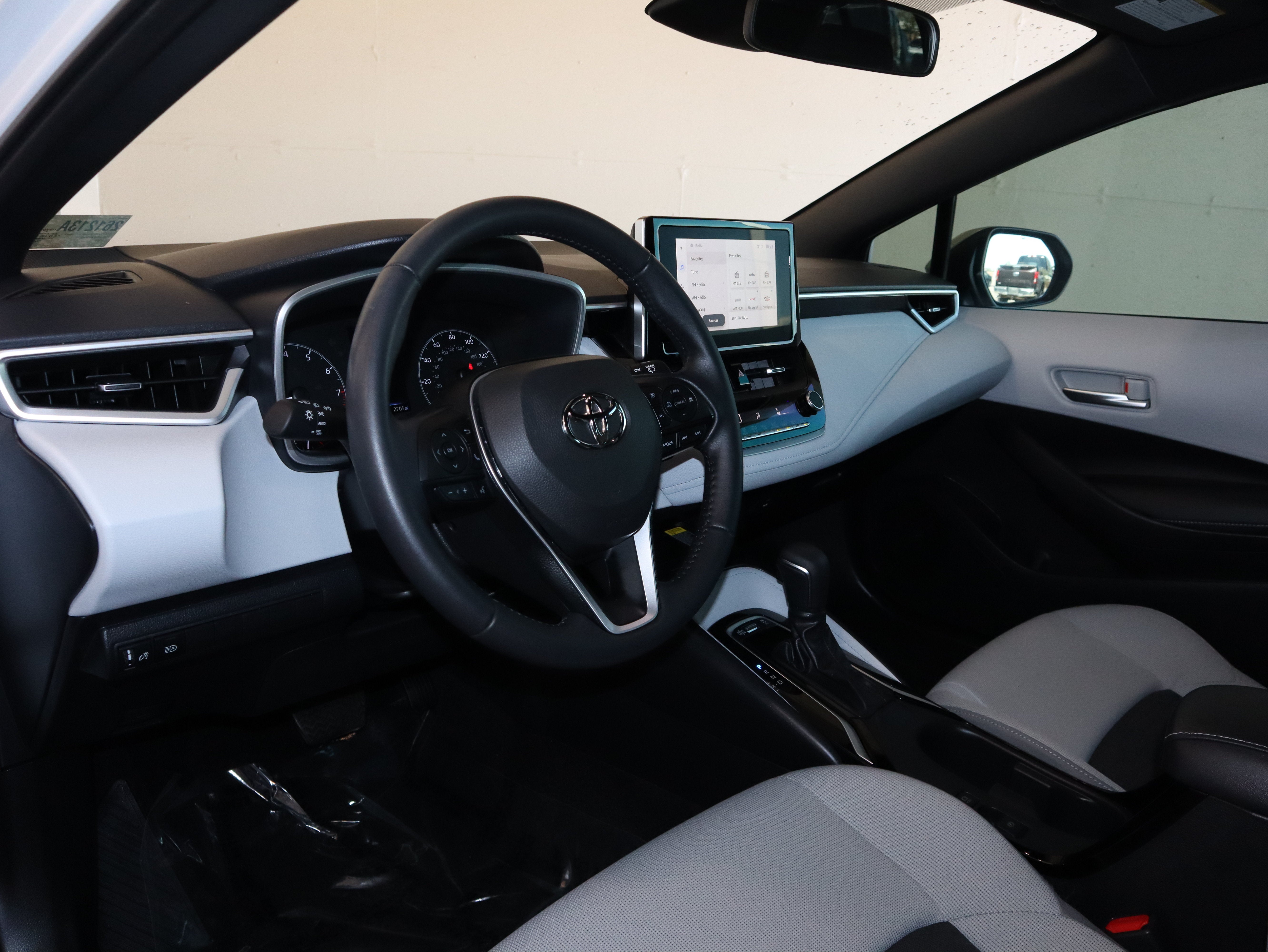 2025 Toyota Corolla Hatchback SE