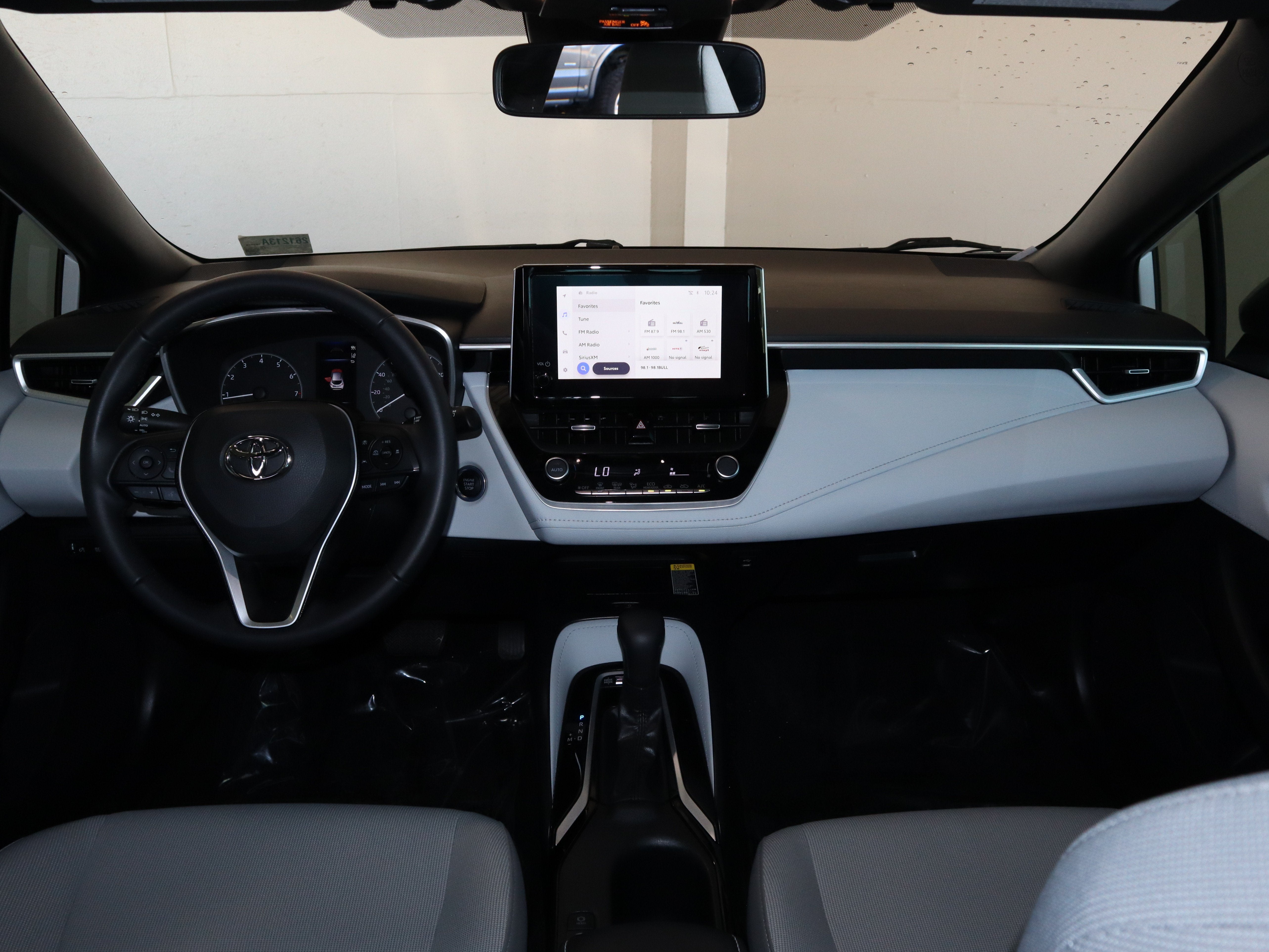 2025 Toyota Corolla Hatchback SE