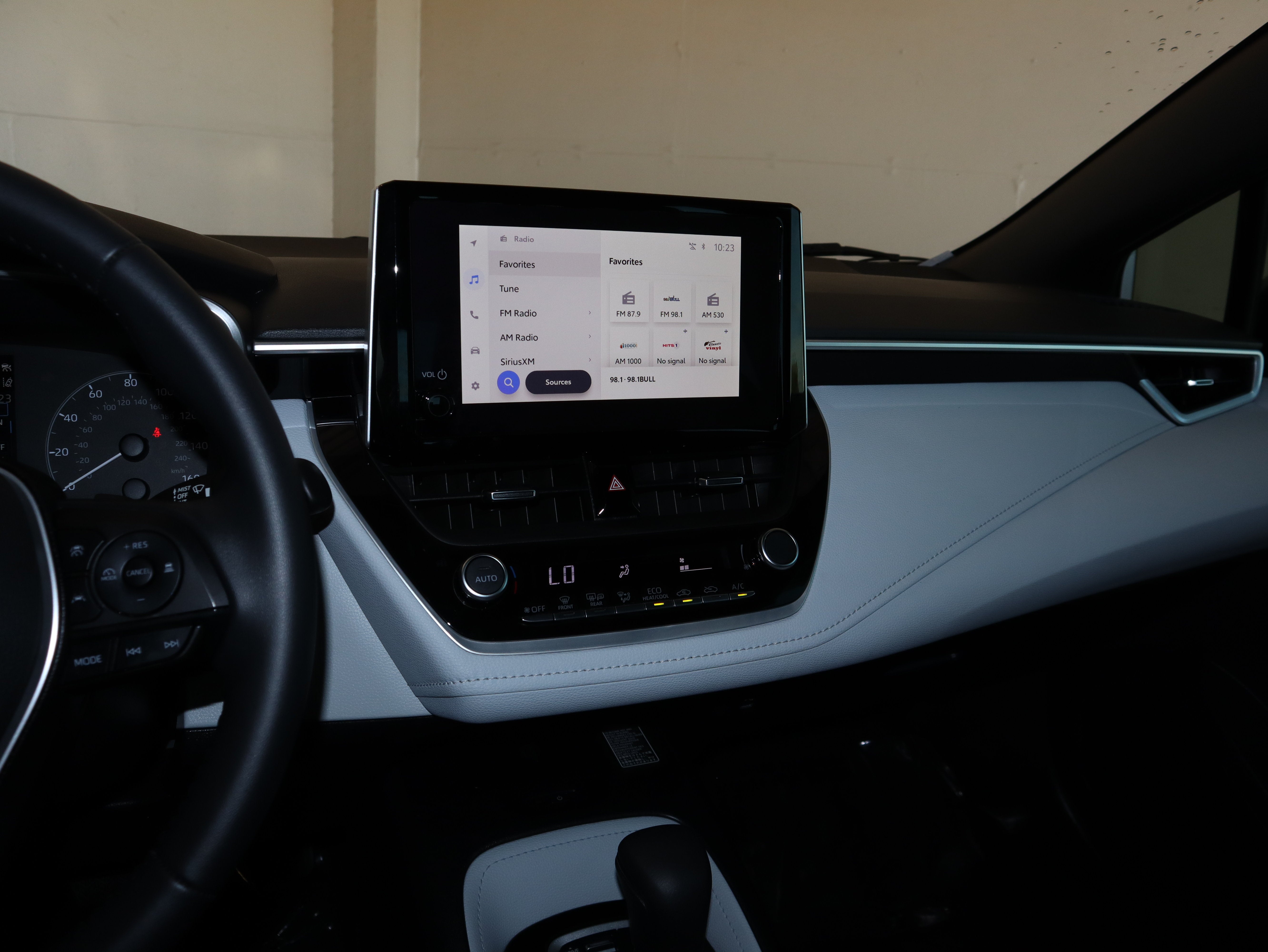2025 Toyota Corolla Hatchback SE