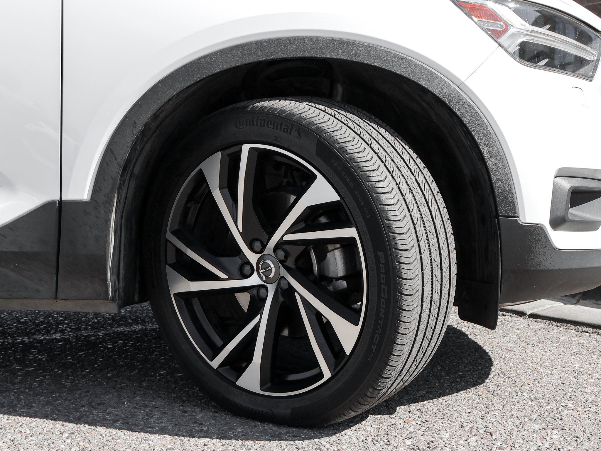 2022 Volvo XC40 R-Design